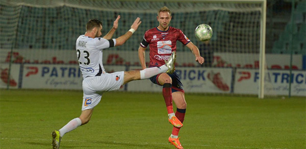 Cet article recense tous les joueurs ayant porté le maillot du clermont foot 63 en match officiel depuis son accession au professionnalisme en 2002. Clermont Foot 63 Ligue 1 . Auxerre - Clermont : l'avant-match | CLERMONT FOOT 63