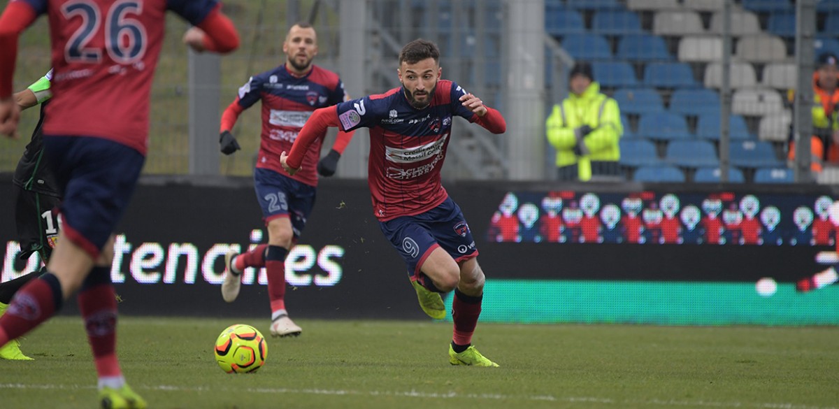 Ligue 1 lille, schalke 04 forması giyen mehmet can aydın'ı gündemine aldı. Clermont Foot 63 Ligue 1 . Troyes - Clermont: le groupe clermontois | CLERMONT FOOT 63