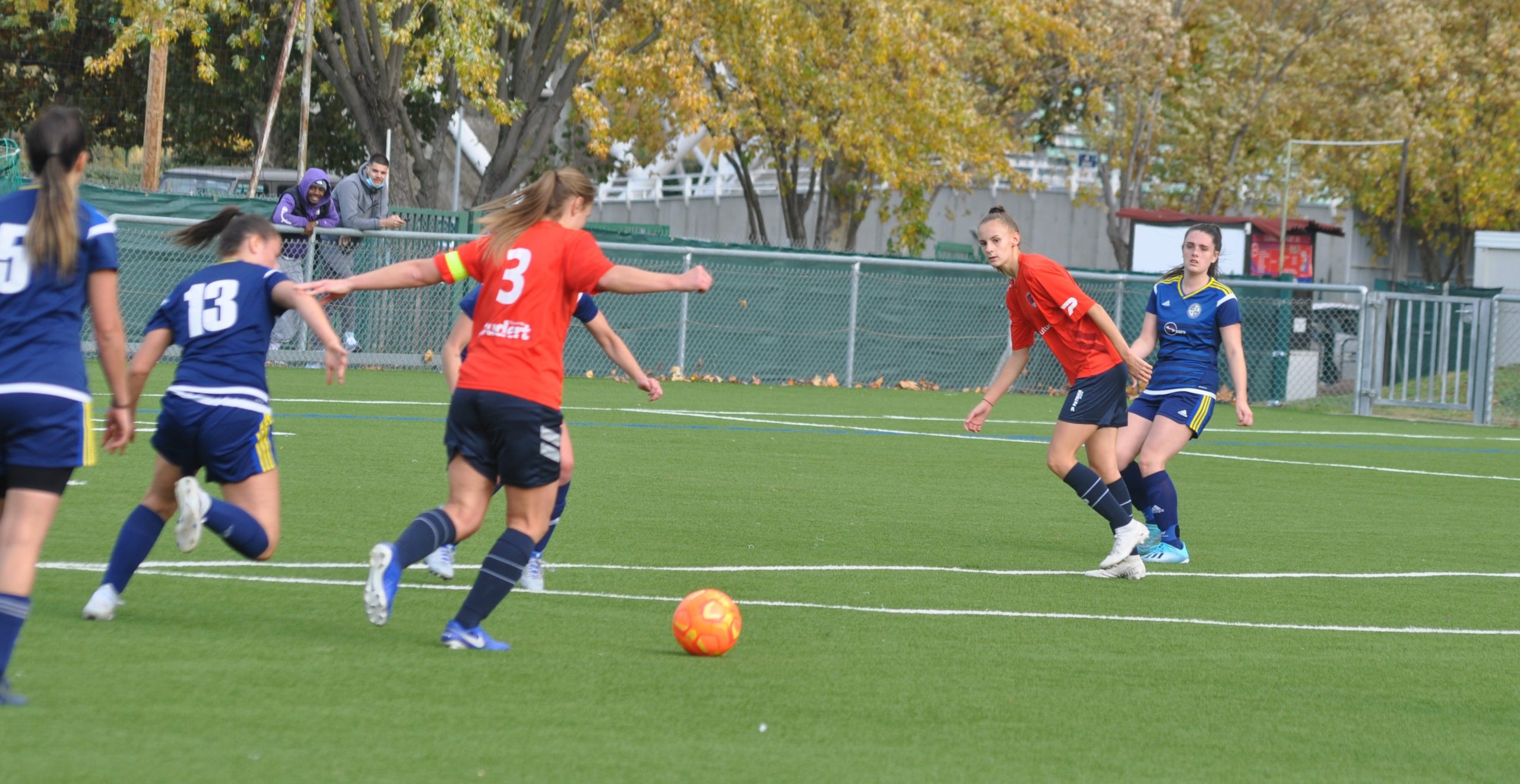 La R1 FEMININE ENCHAINE