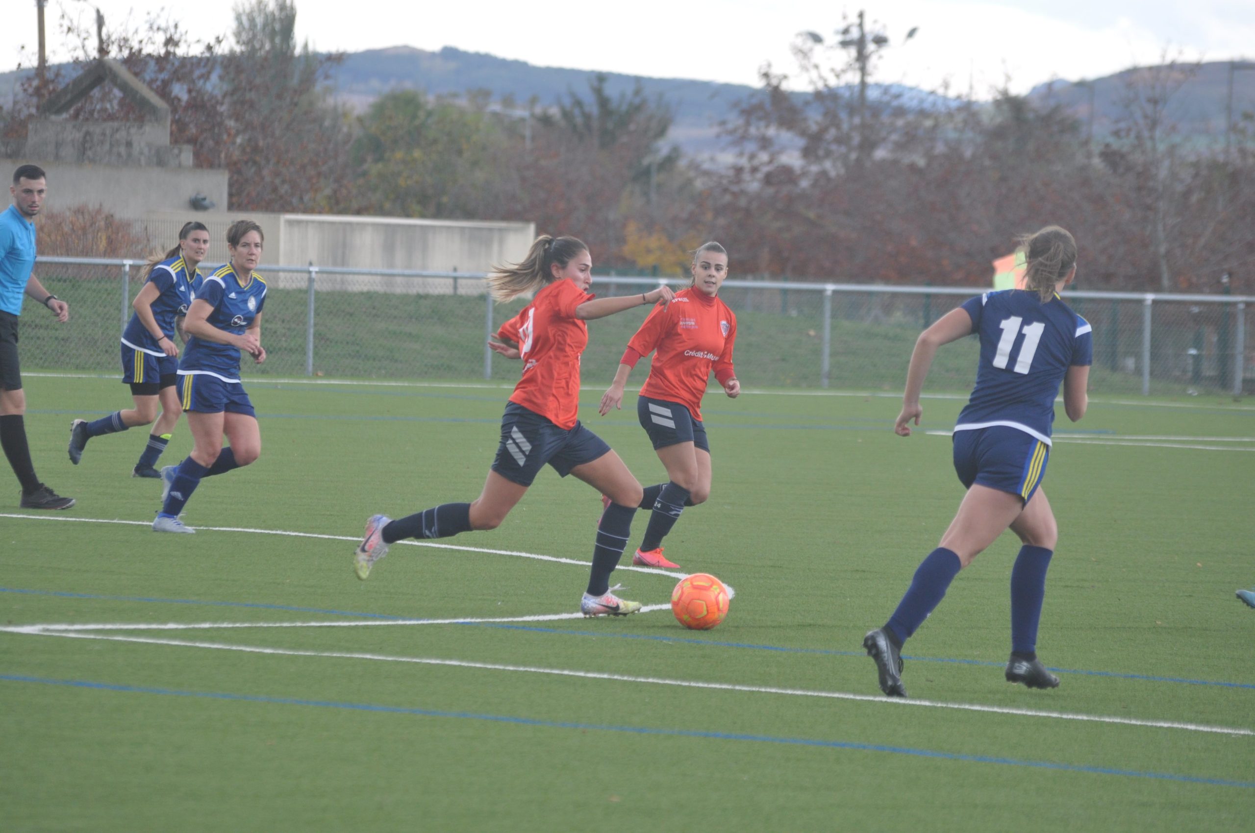 La R1 FEMININE ENCHAINE