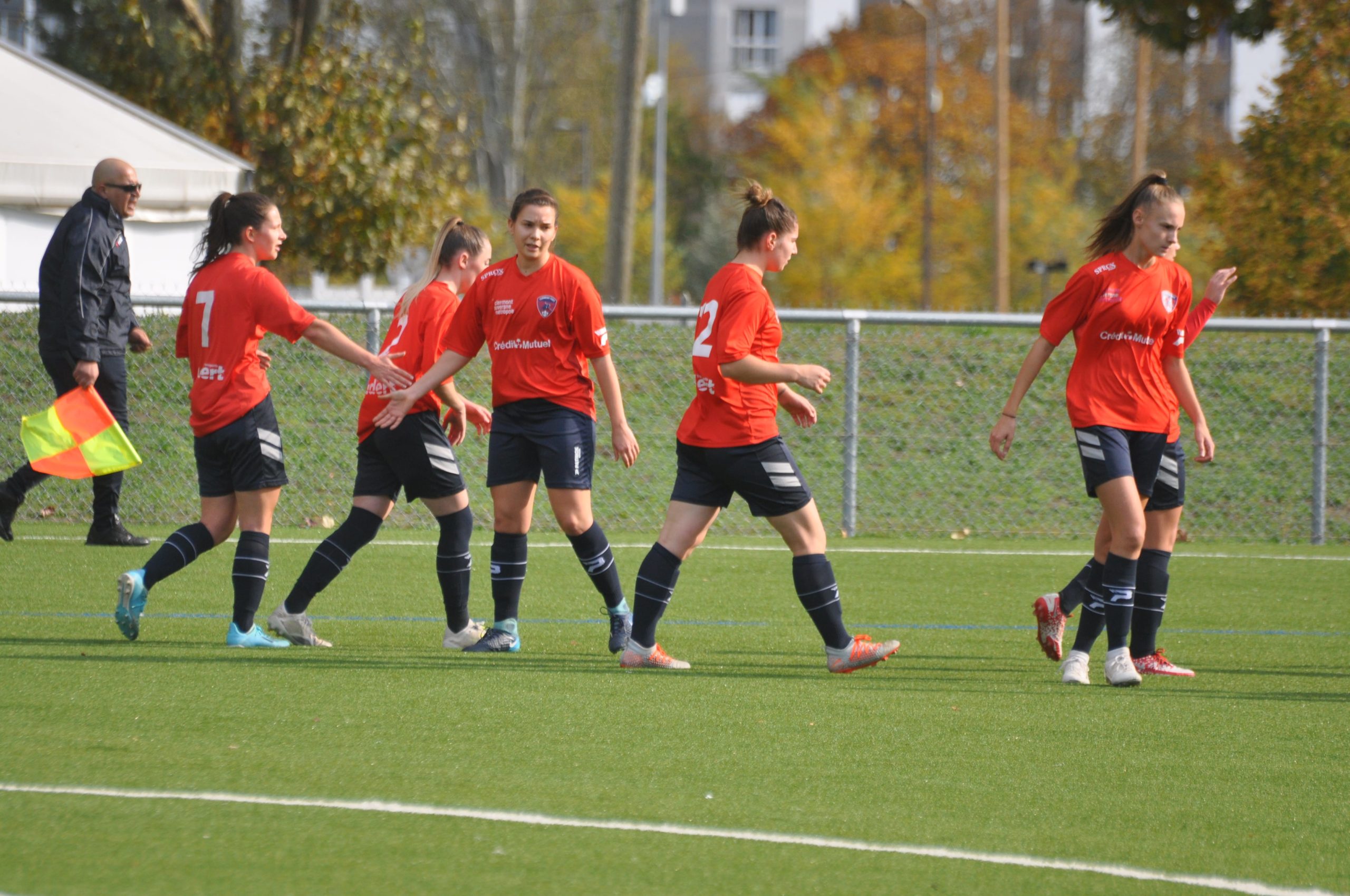 La R1 FEMININE ENCHAINE