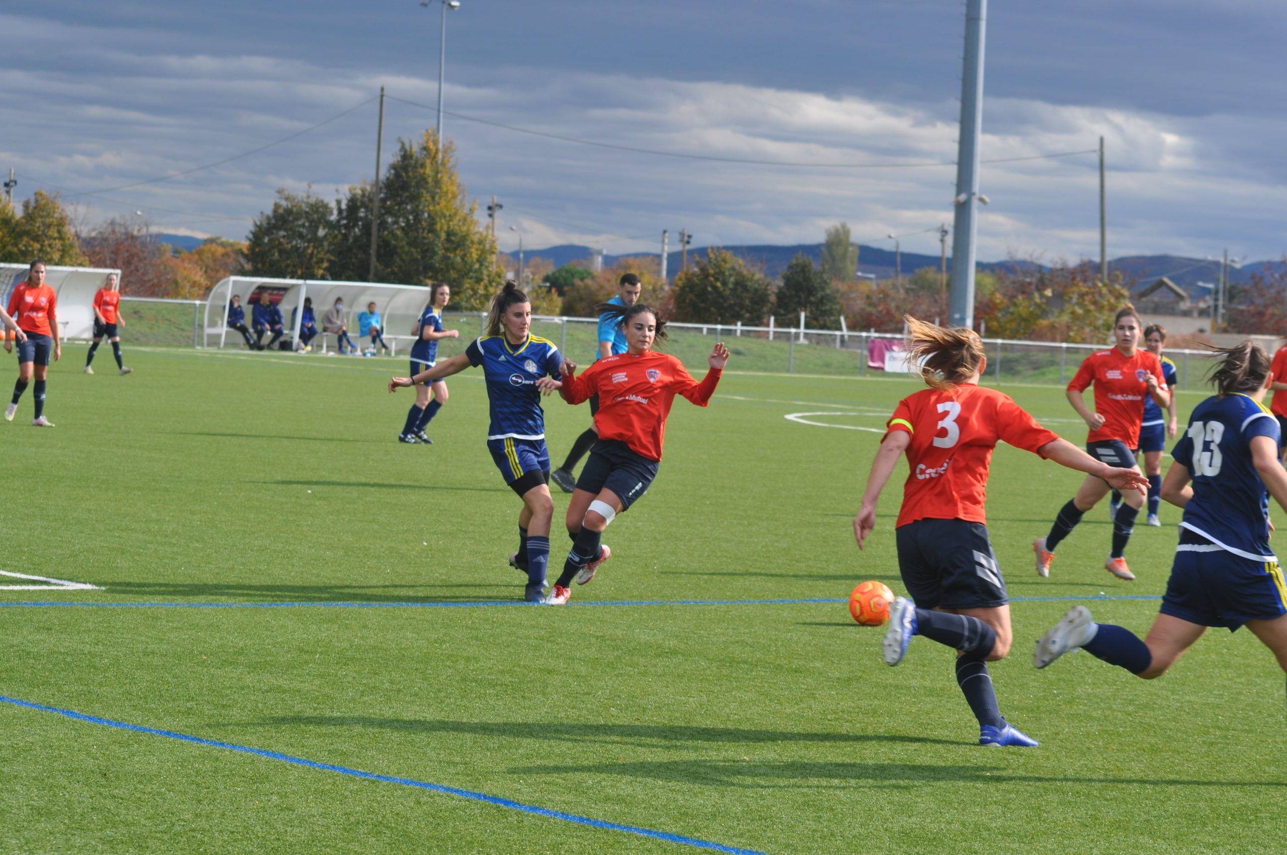 La R1 FEMININE ENCHAINE