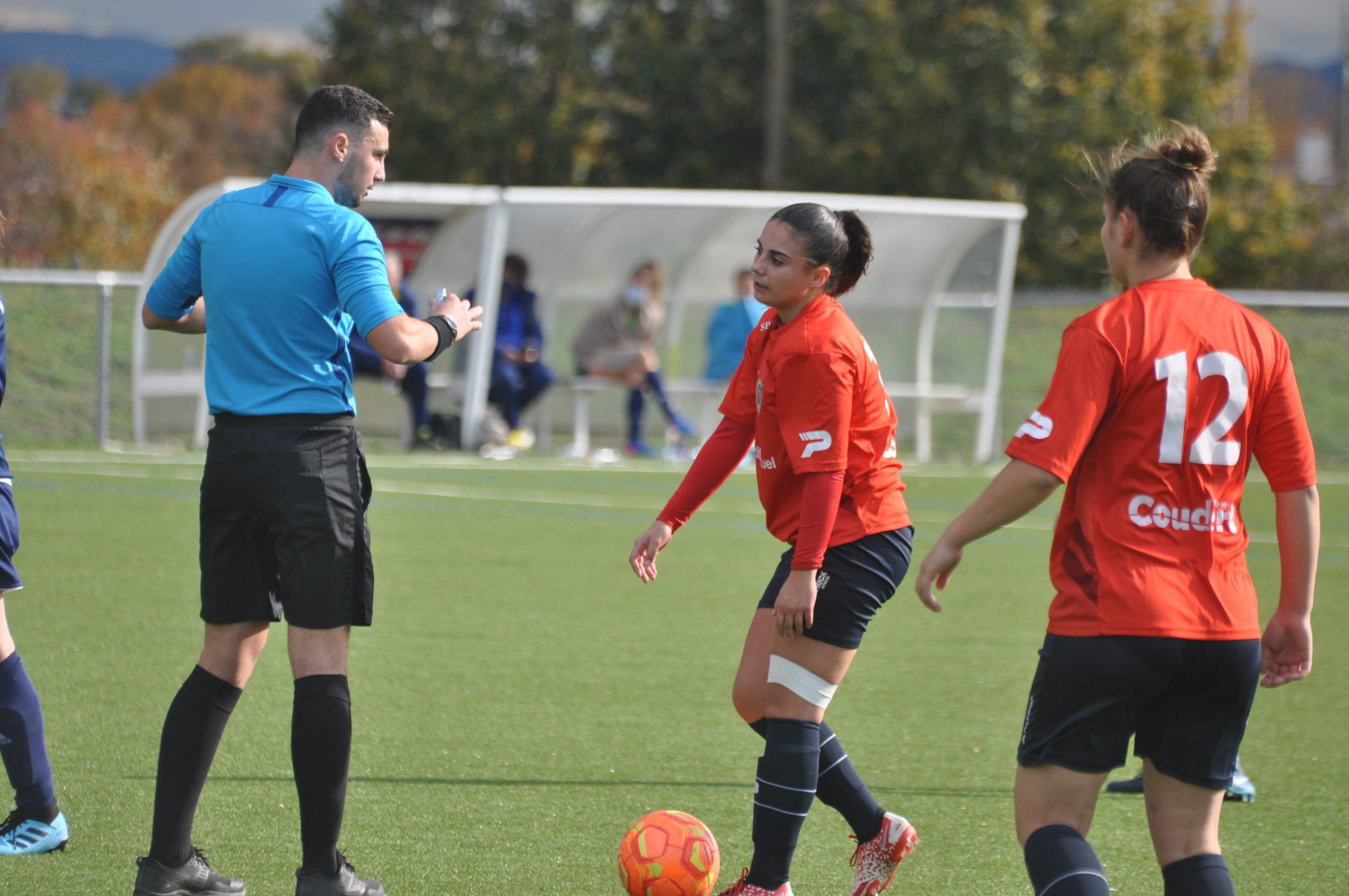 La R1 FEMININE ENCHAINE