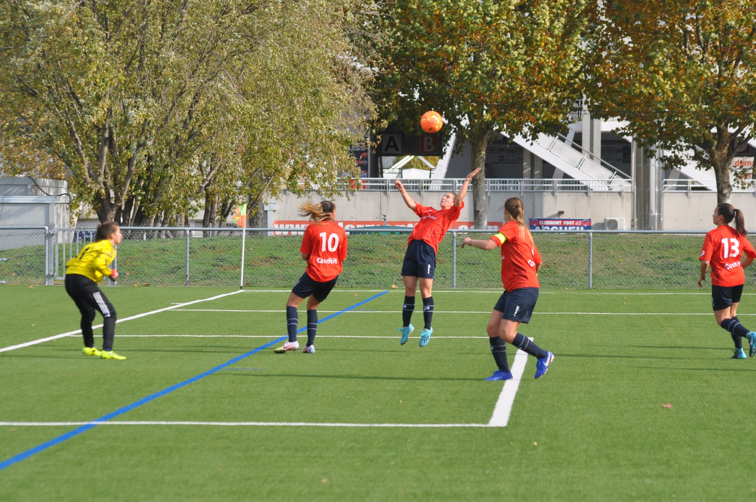 La R1 FEMININE ENCHAINE