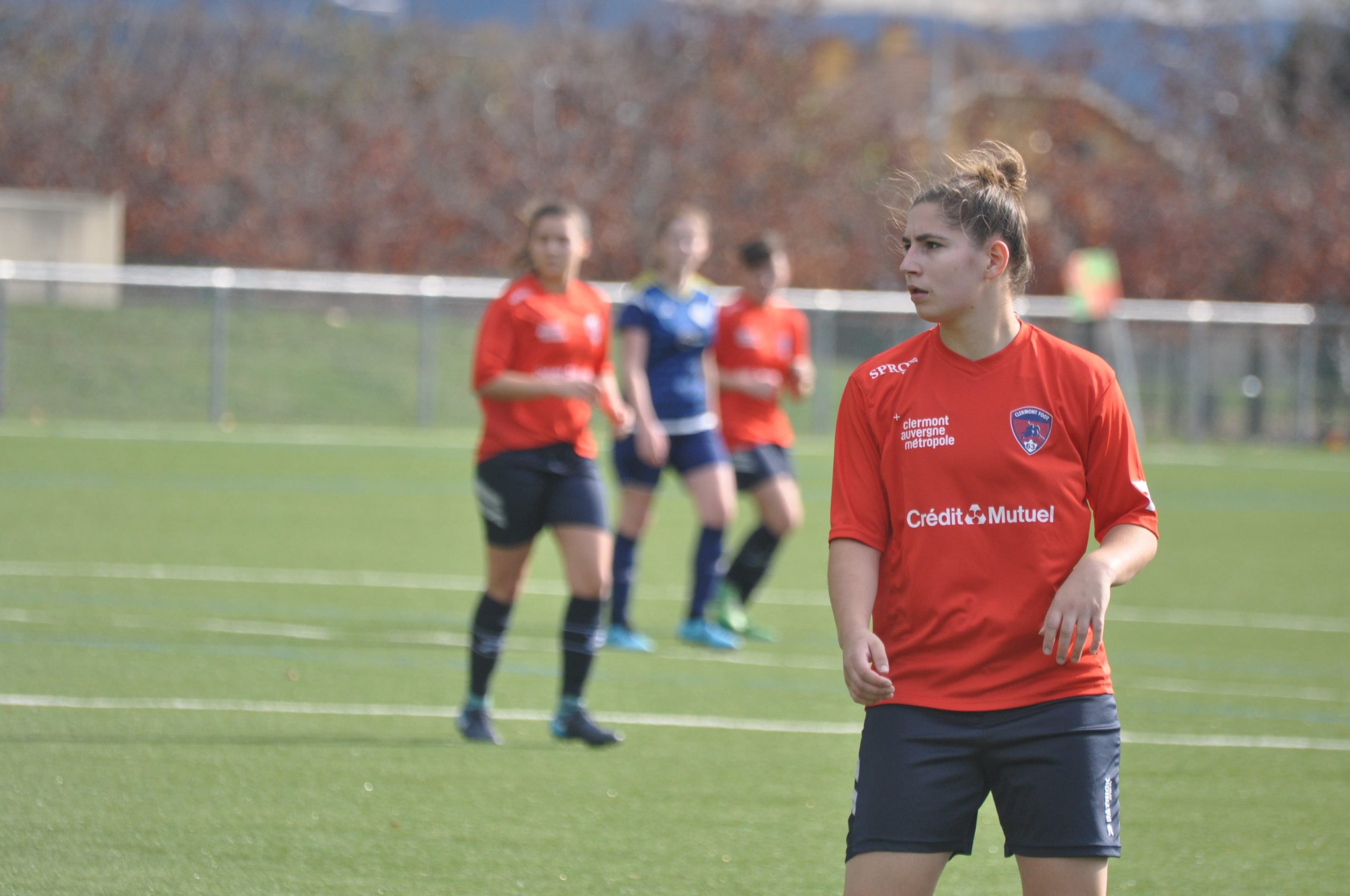 La R1 FEMININE ENCHAINE