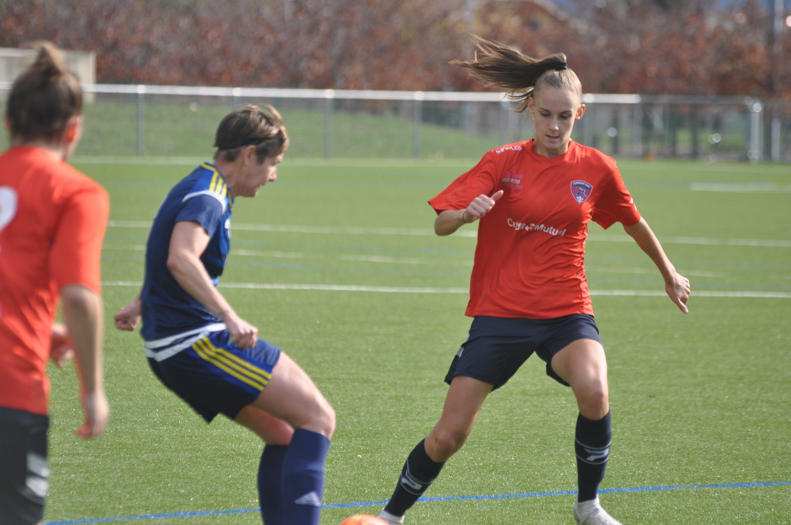 La R1 FEMININE ENCHAINE