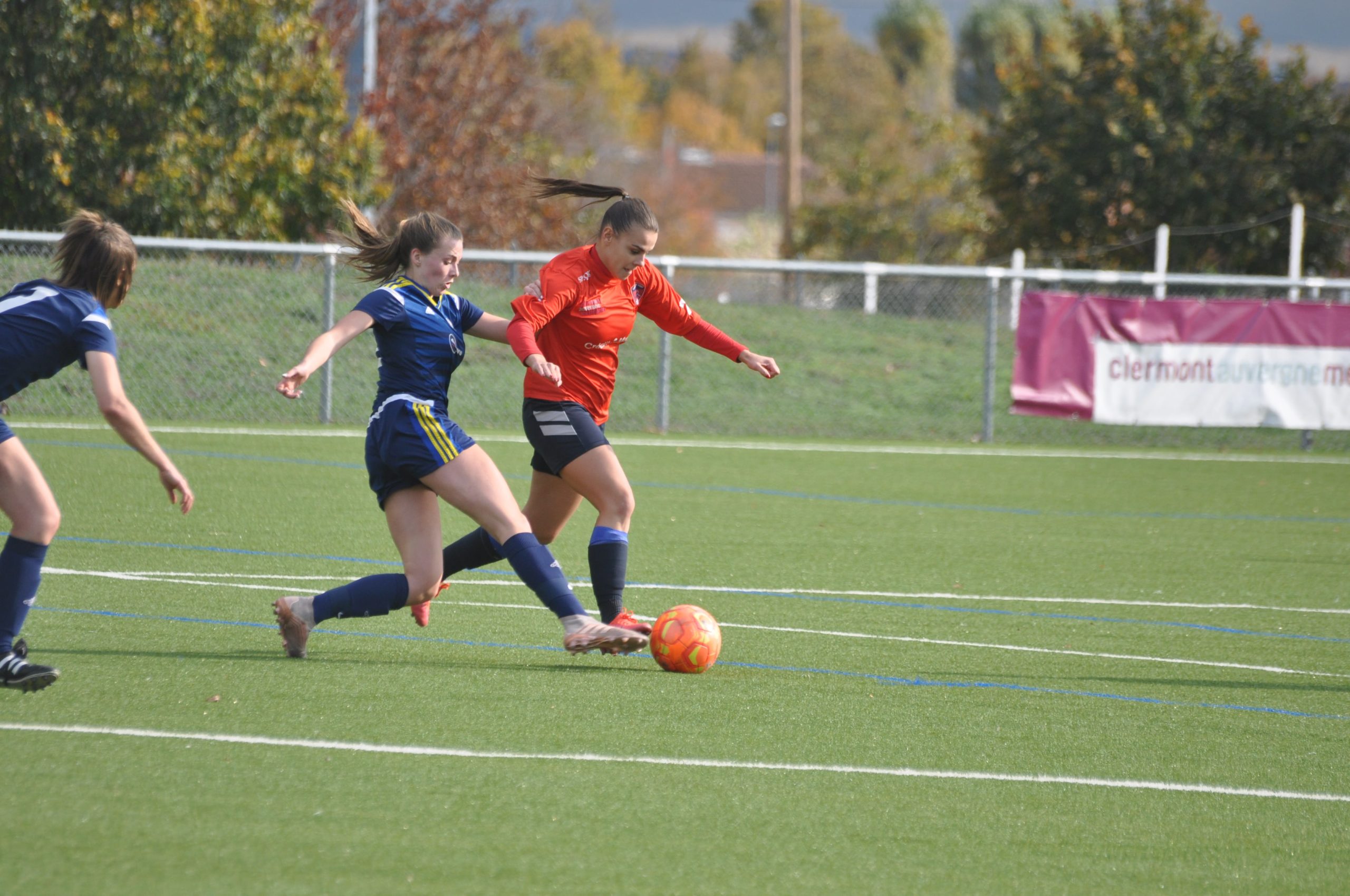 La R1 FEMININE ENCHAINE