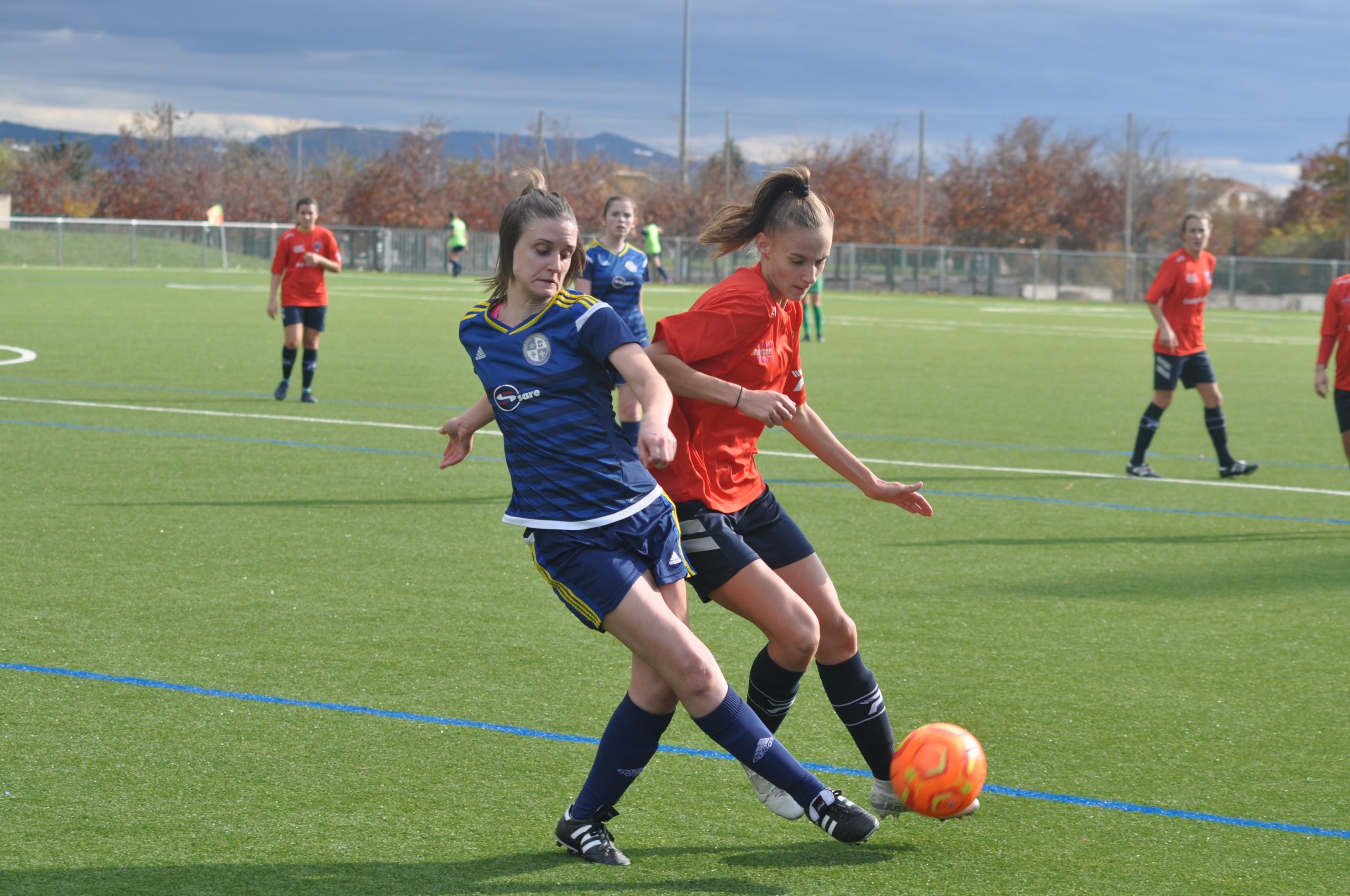 La R1 FEMININE ENCHAINE