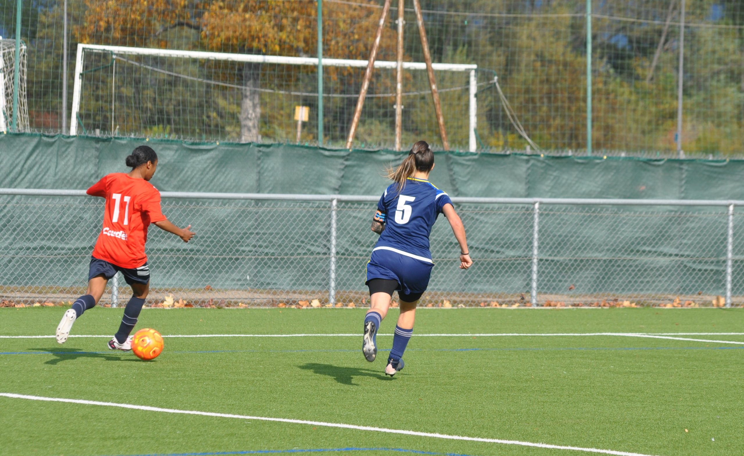 La R1 FEMININE ENCHAINE