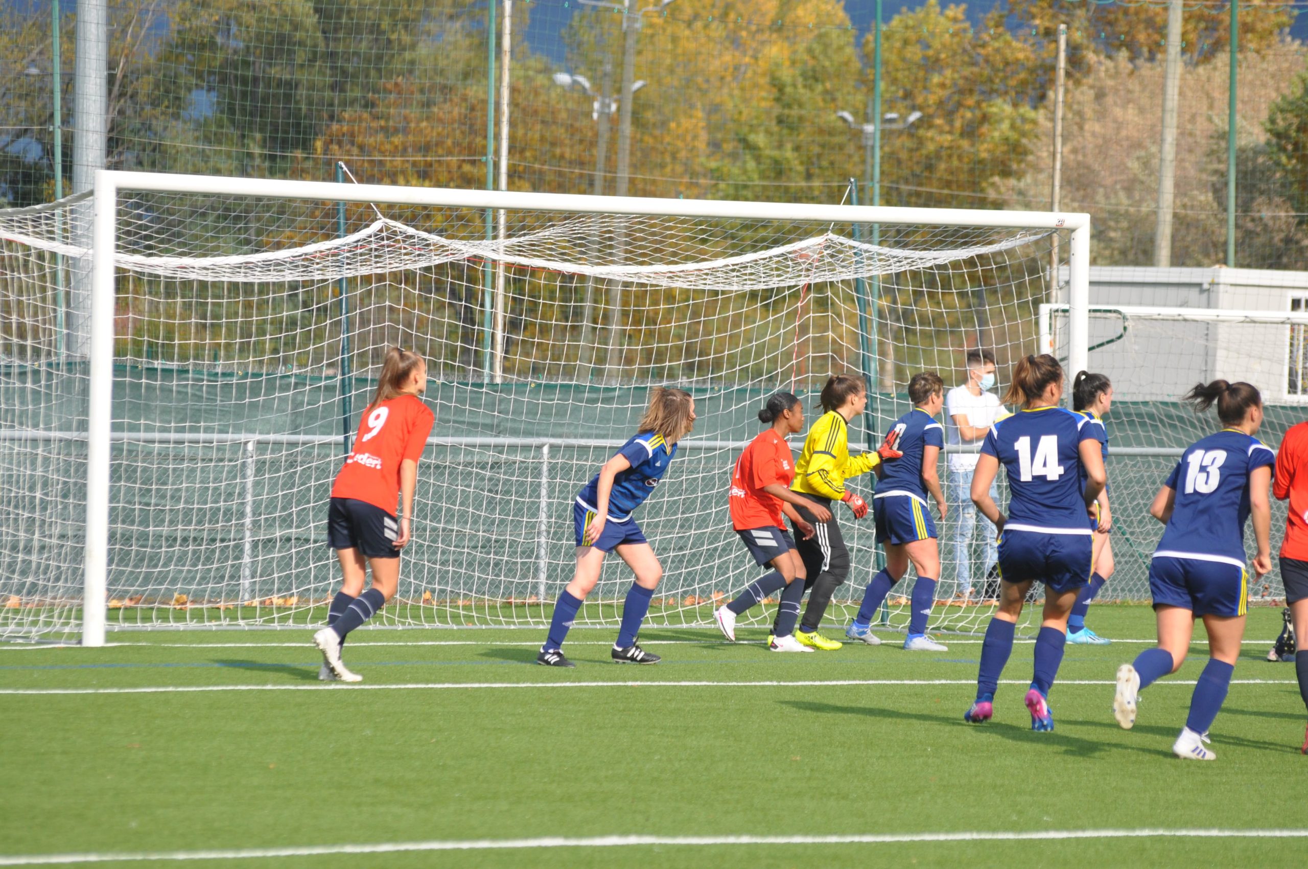 La R1 FEMININE ENCHAINE