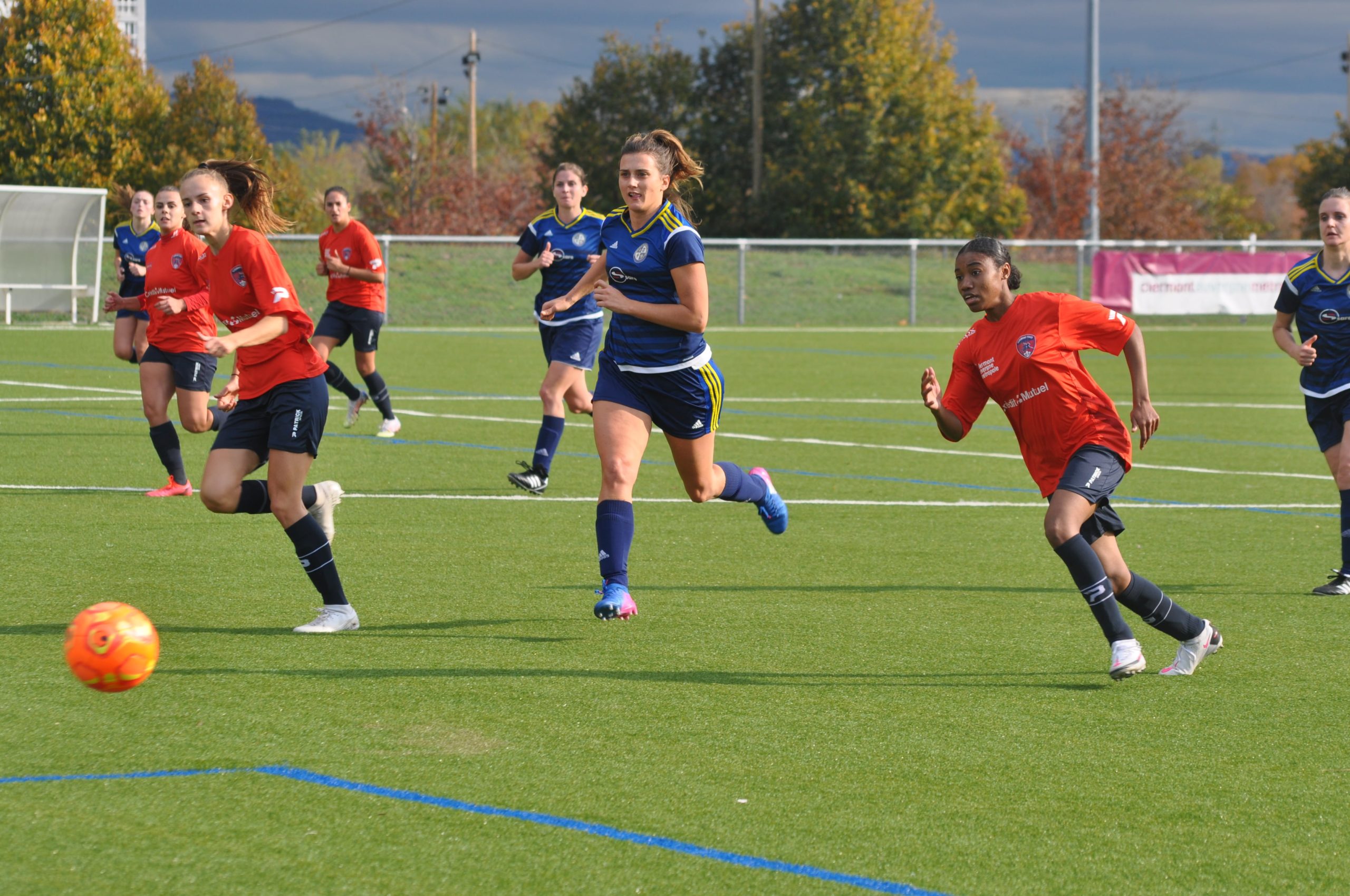 La R1 FEMININE ENCHAINE