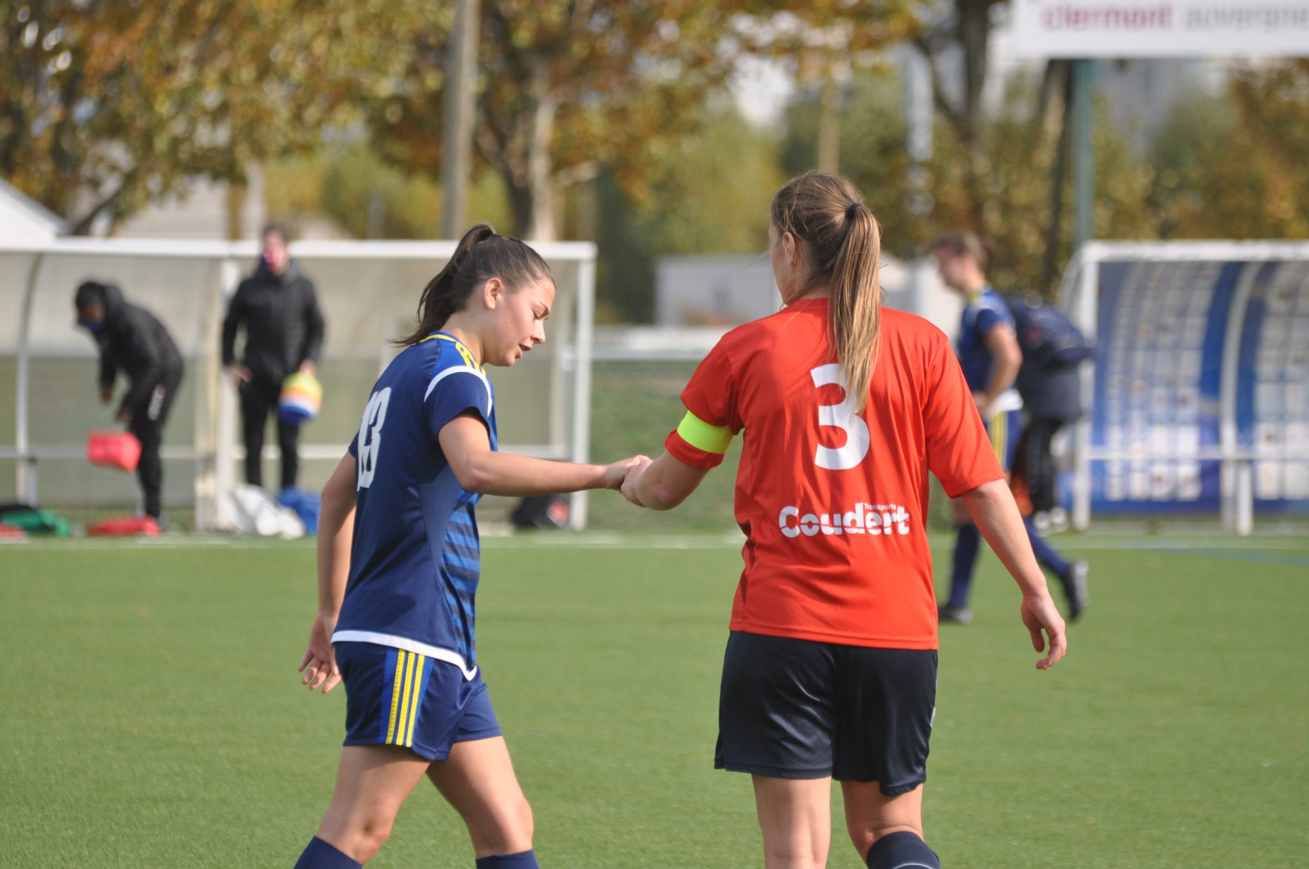 La R1 FEMININE ENCHAINE