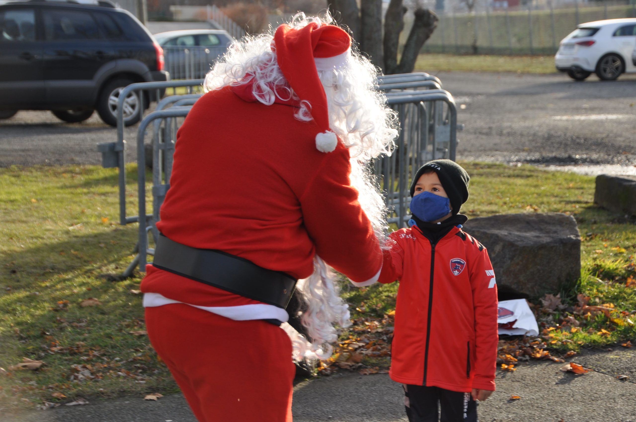 Le Père Noël et Torix auprès des jeunes U6-U8