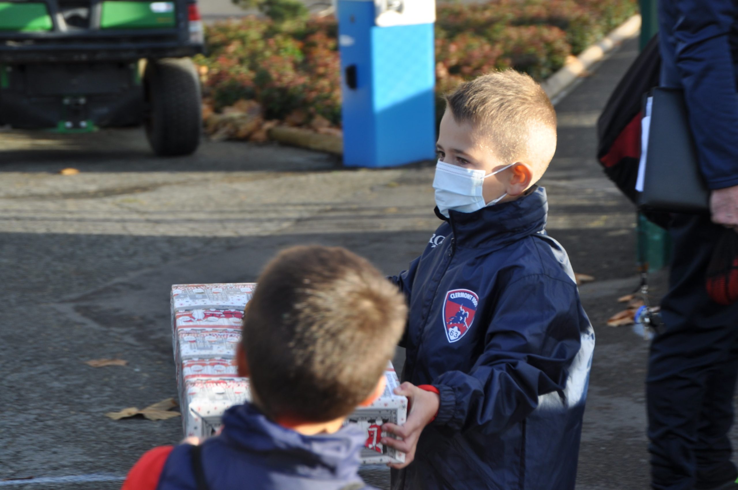 Le Père Noël et Torix auprès des jeunes U6-U8