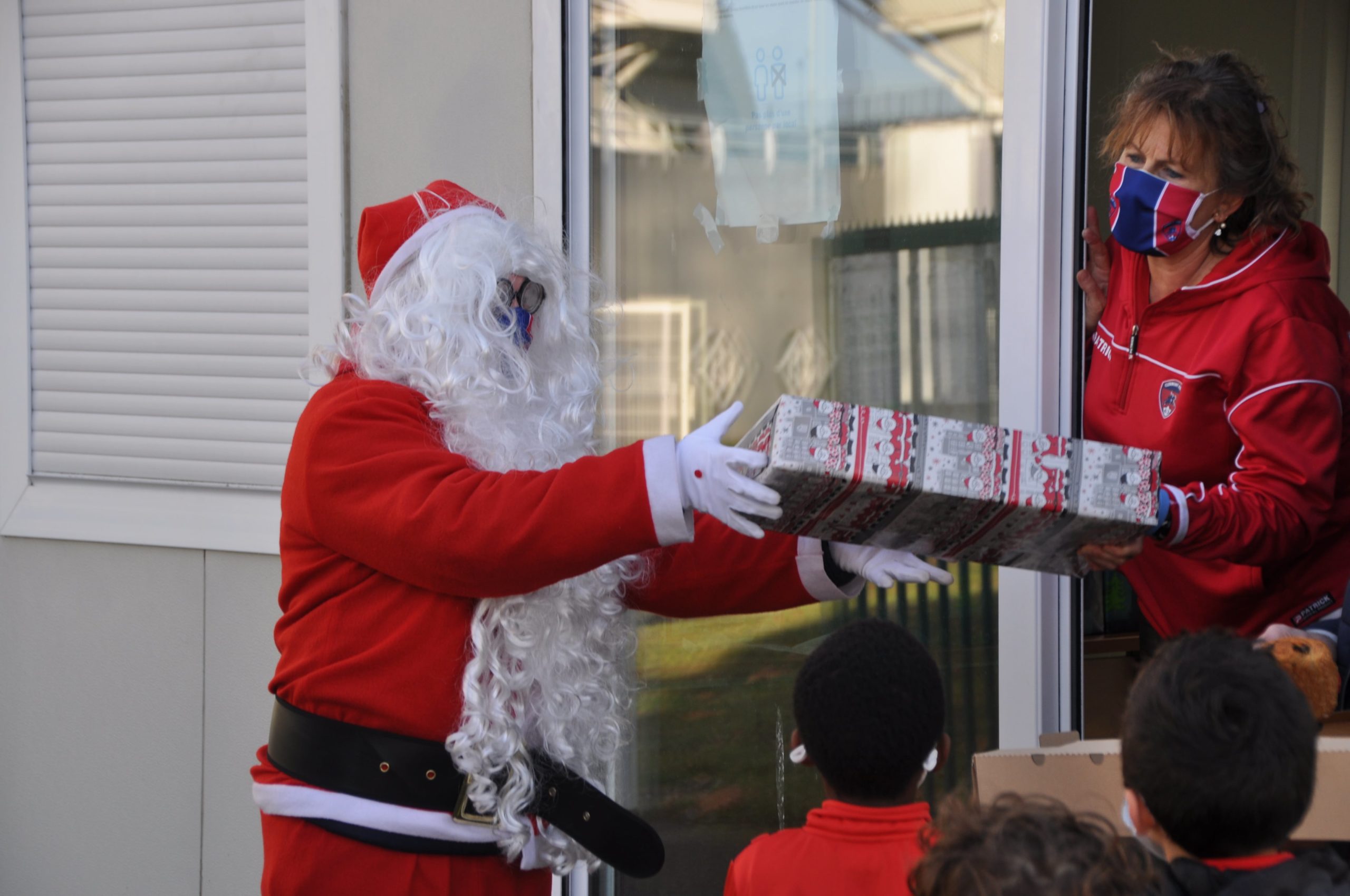 Le Père Noël et Torix auprès des jeunes U6-U8