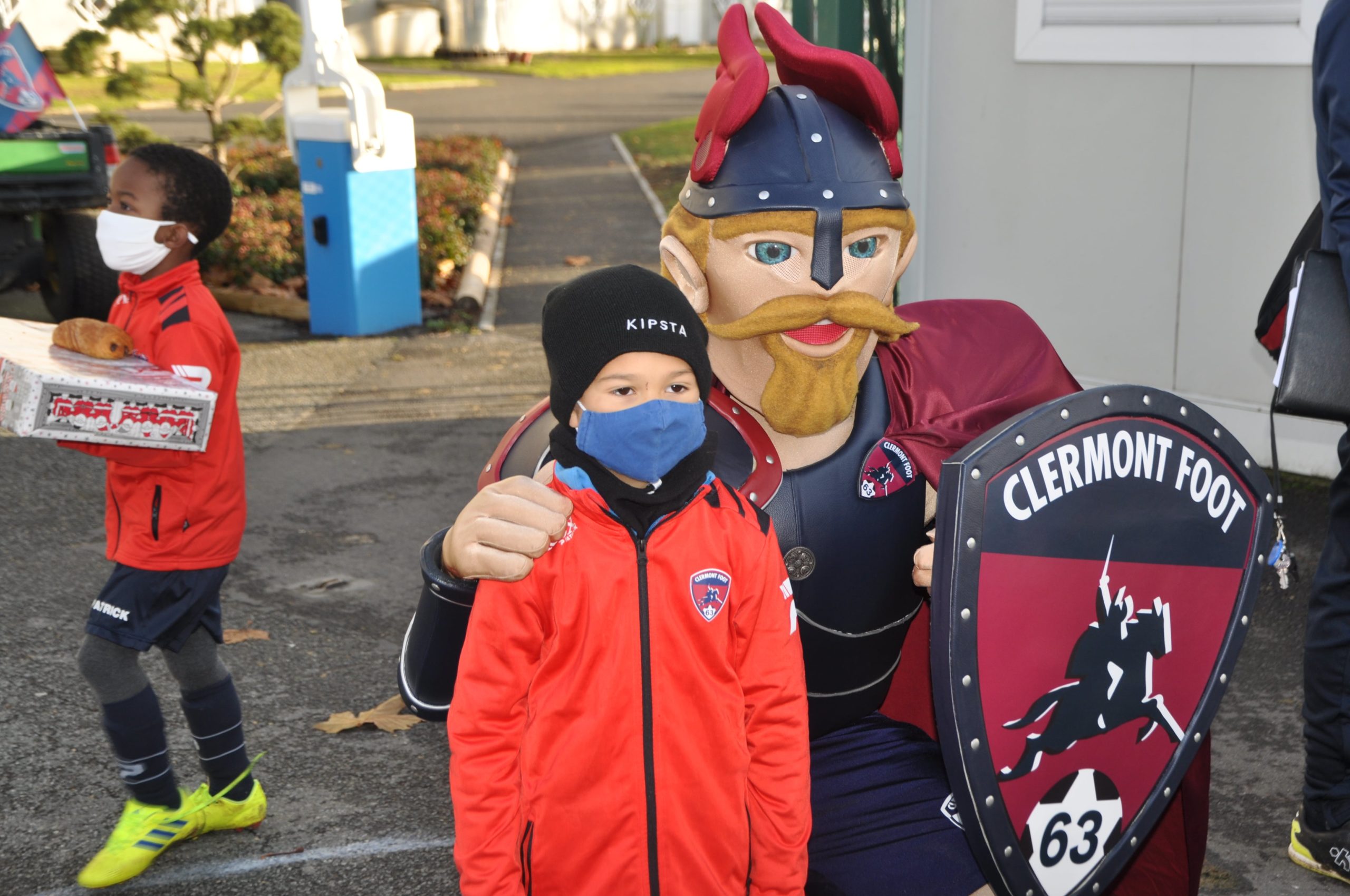 Le Père Noël et Torix auprès des jeunes U6-U8