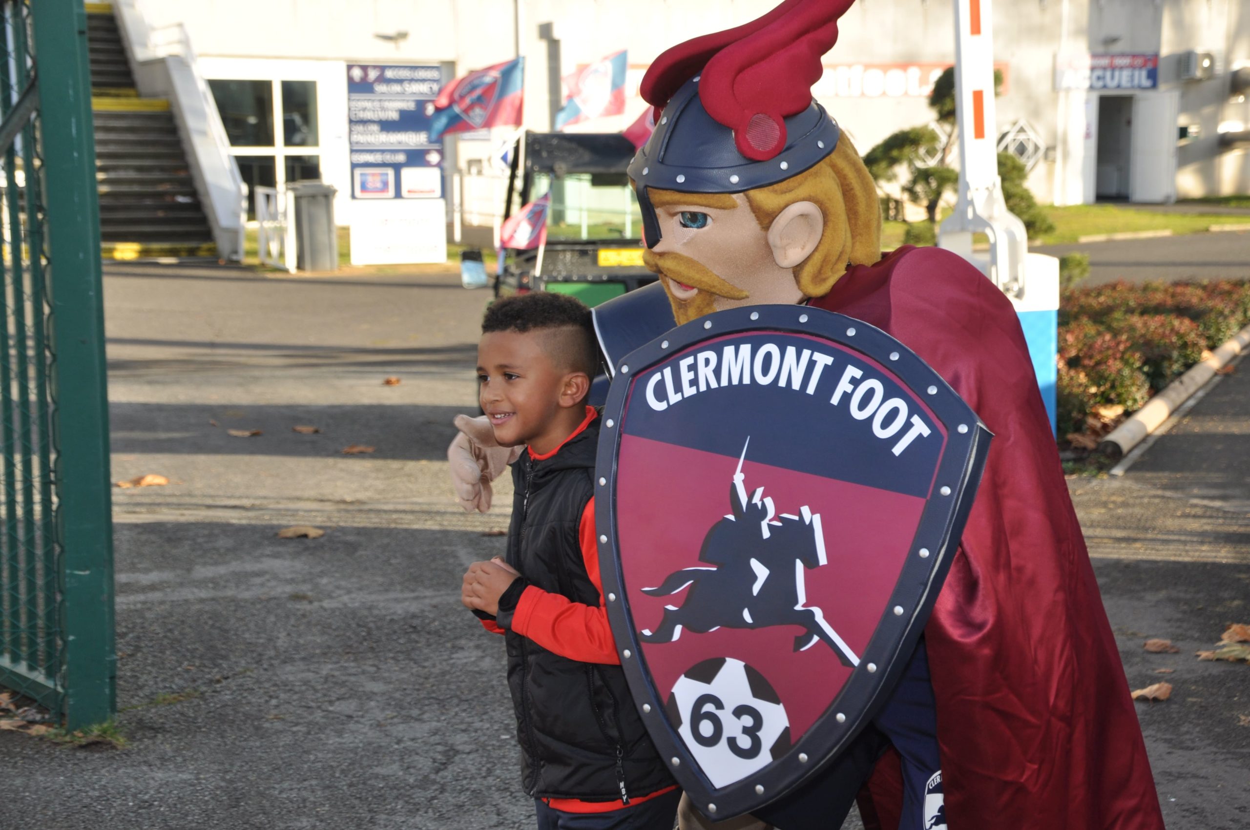 Le Père Noël et Torix auprès des jeunes U6-U8