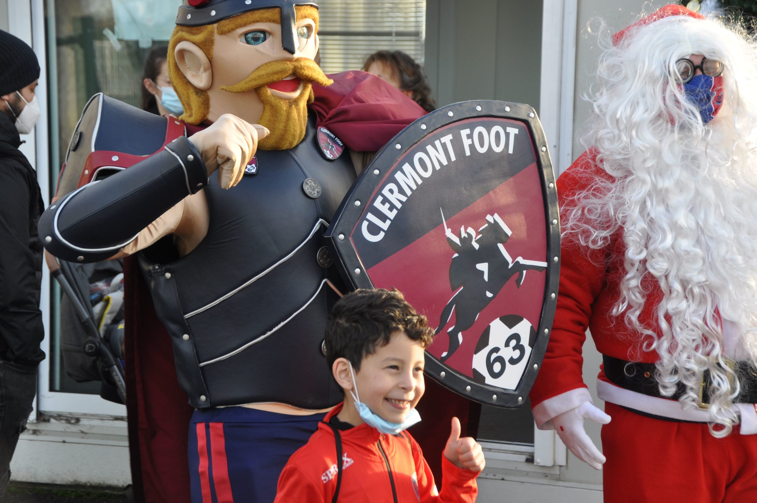 Le Père Noël et Torix auprès des jeunes U6-U8