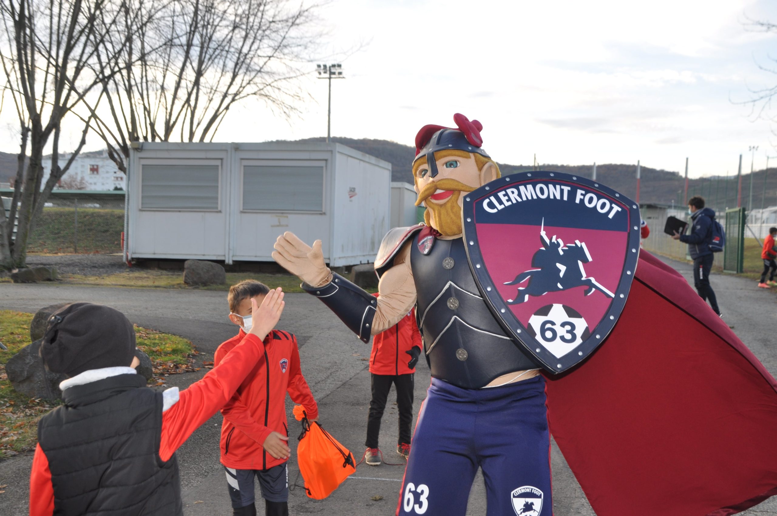 Le Père Noël et Torix auprès des jeunes U6-U8