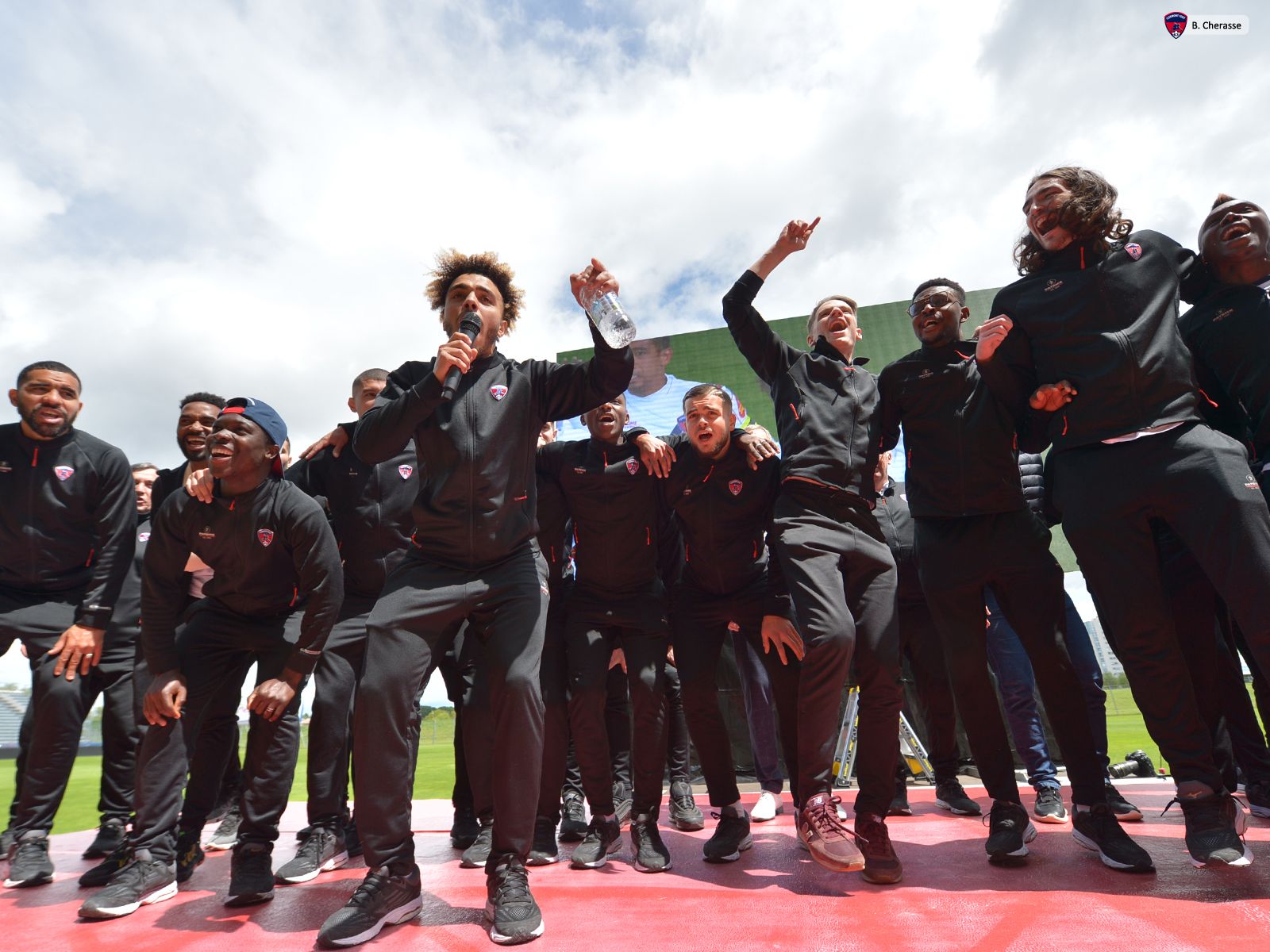 Célébration de la montée en L1 avec les jeunes du CF63