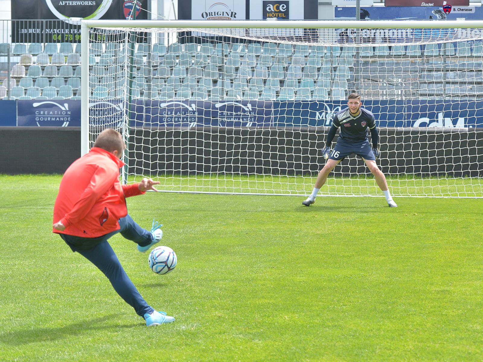 Célébration de la montée en L1 avec les jeunes du CF63
