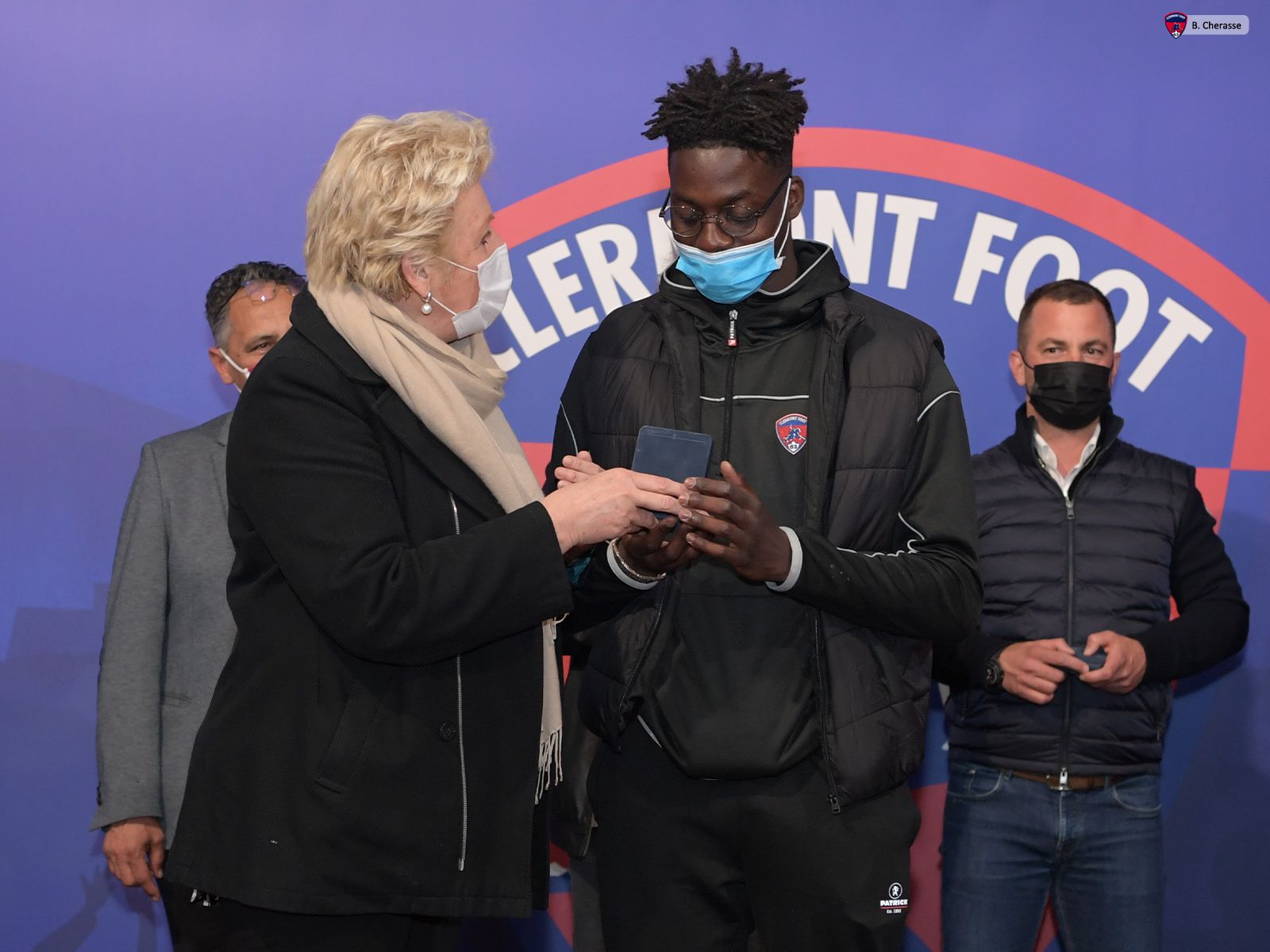 Remise des médailles par le Maire de la ville