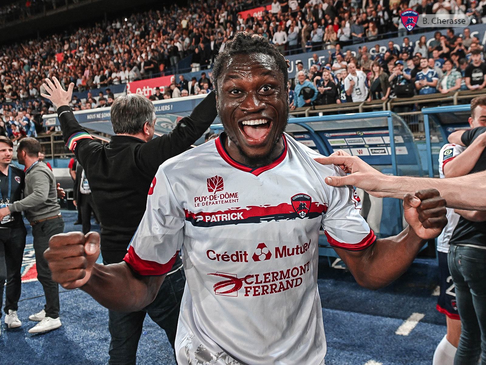 Clermont maintenu : la joie du groupe en images