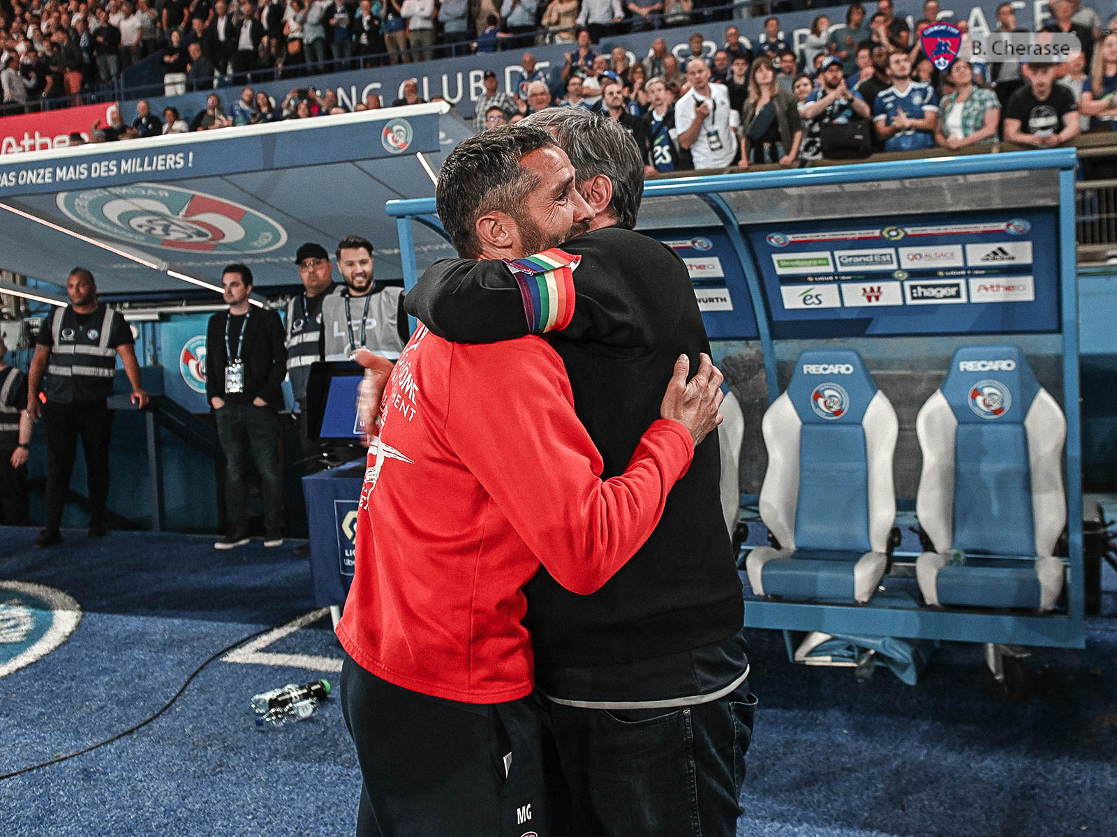 Clermont maintenu : la joie du groupe en images