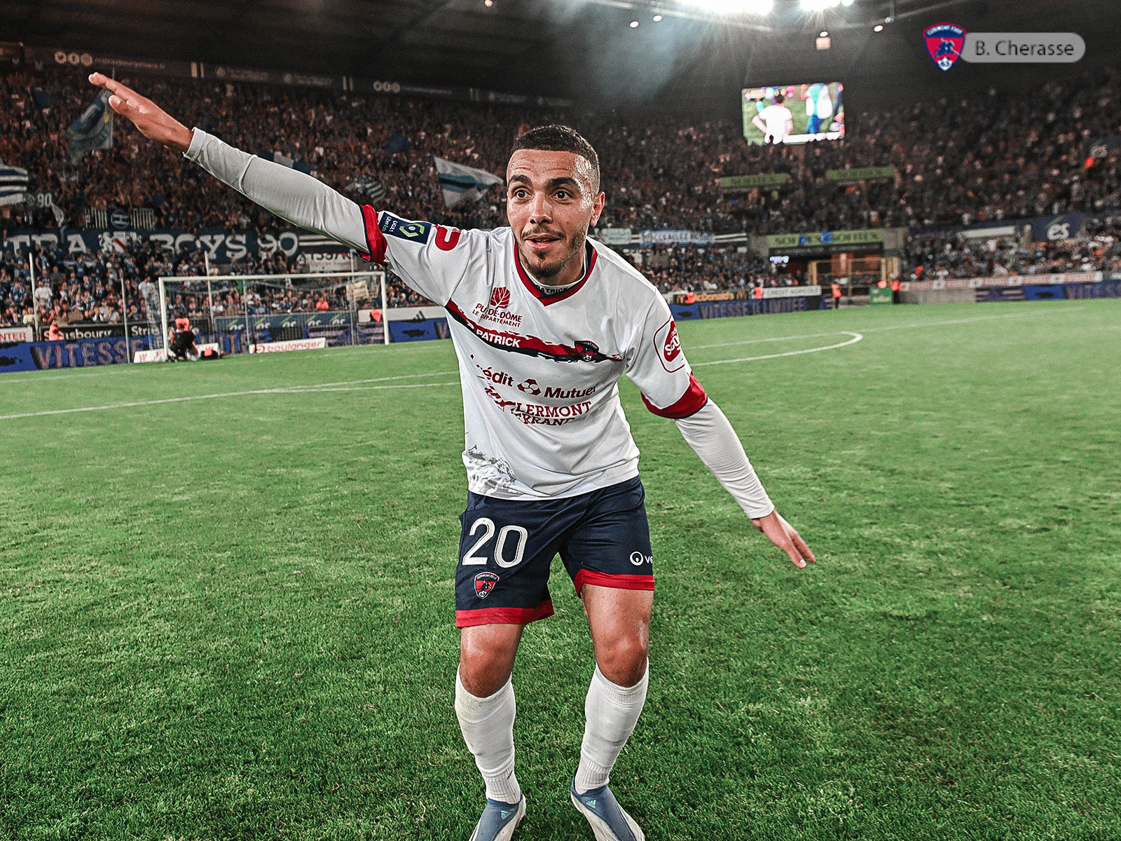 Clermont maintenu : la joie du groupe en images