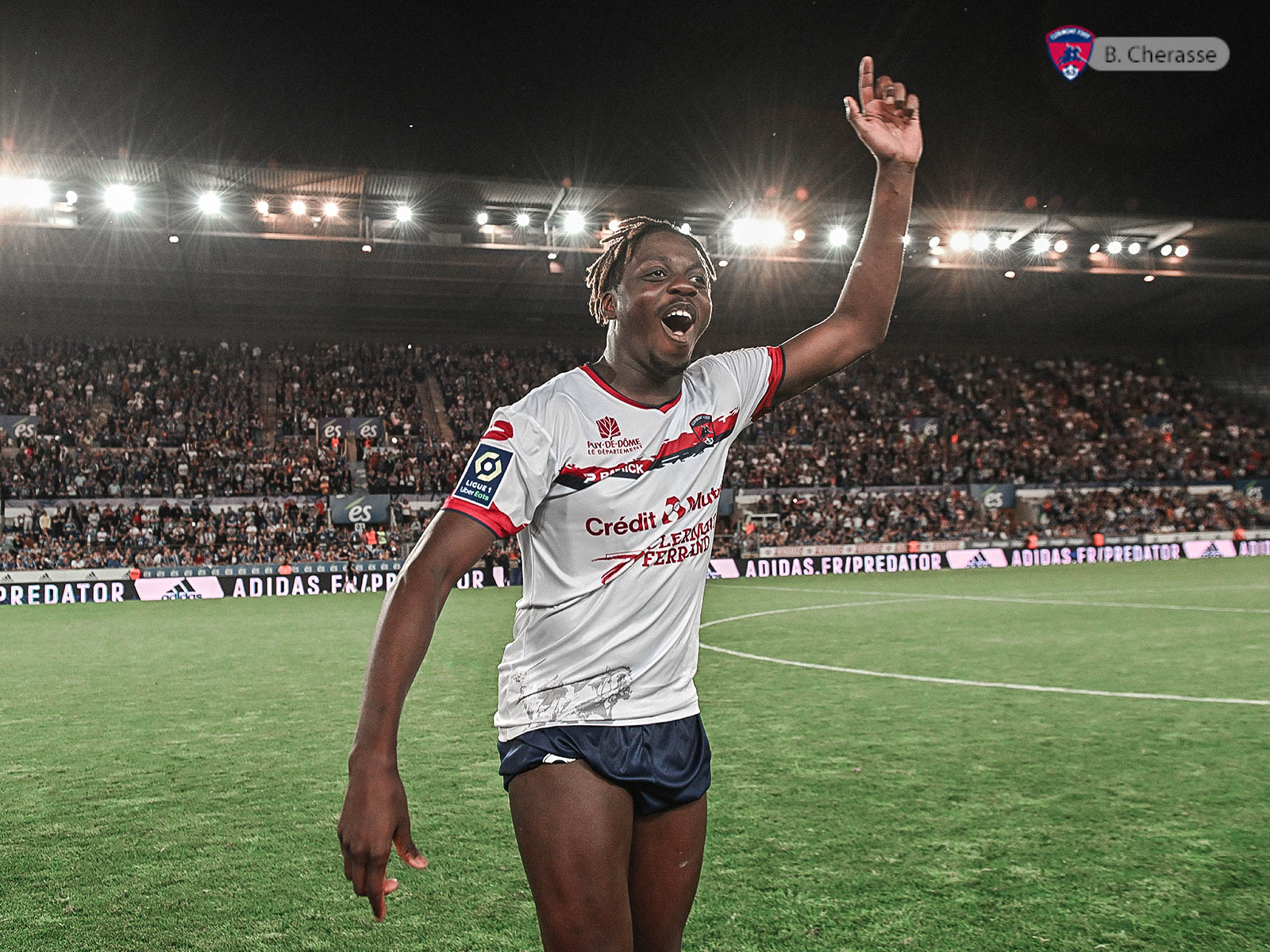 Clermont maintenu : la joie du groupe en images