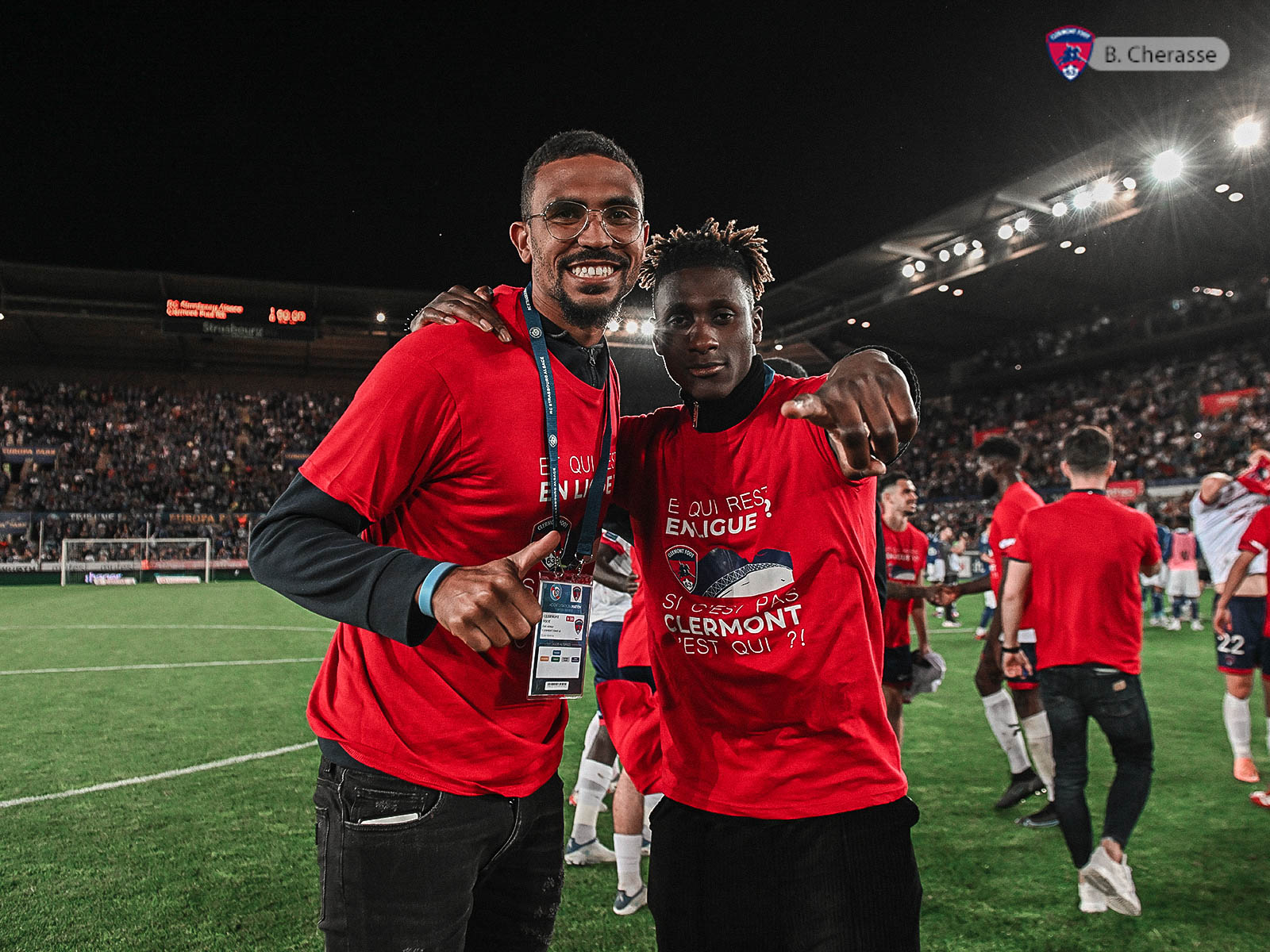 Clermont maintenu : la joie du groupe en images