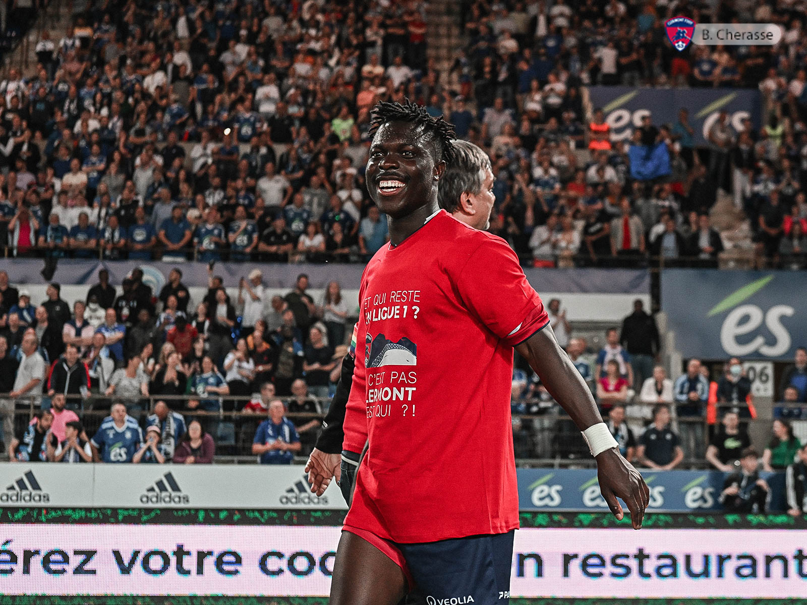 Clermont maintenu : la joie du groupe en images