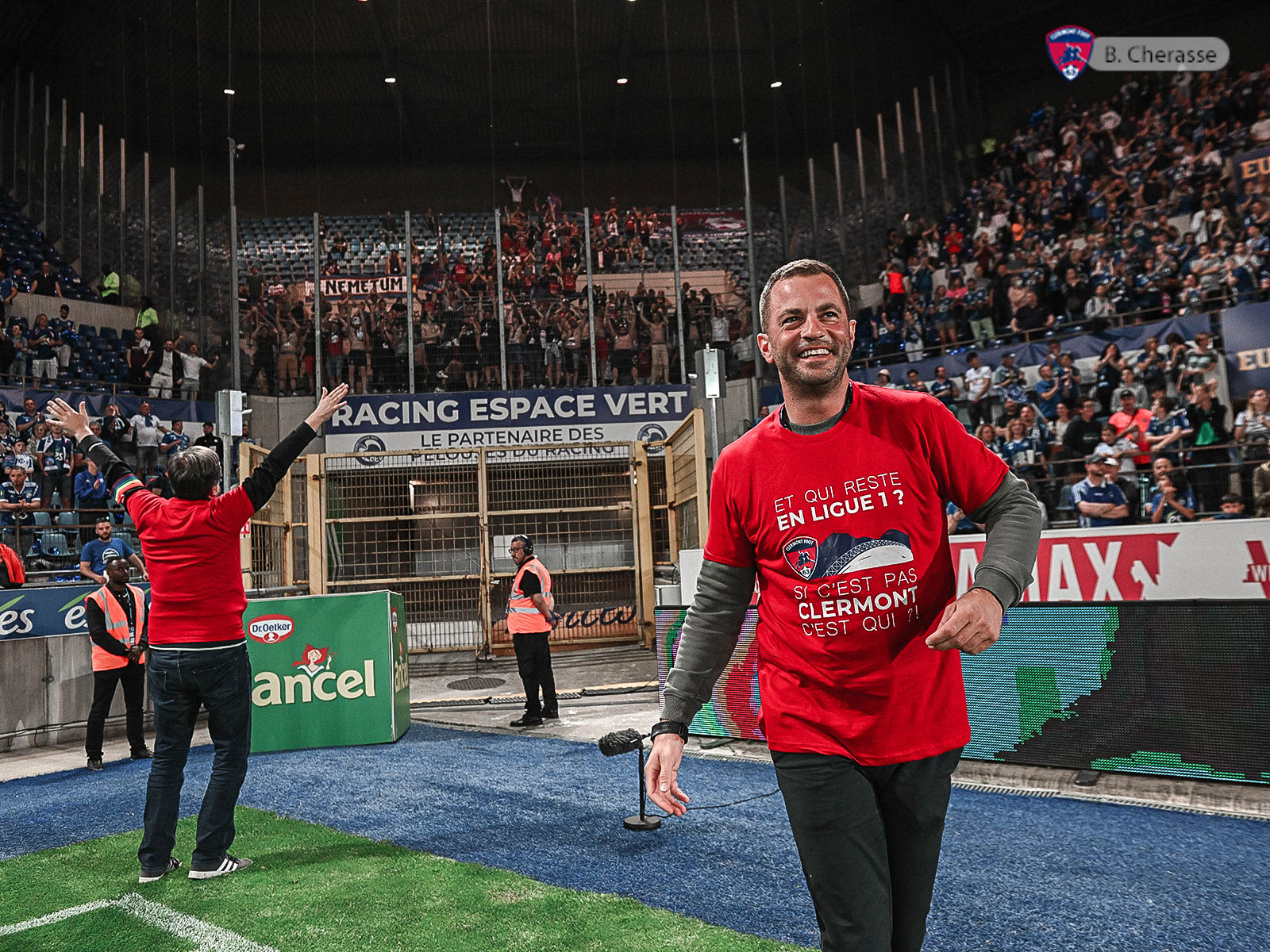 Clermont maintenu : la joie du groupe en images