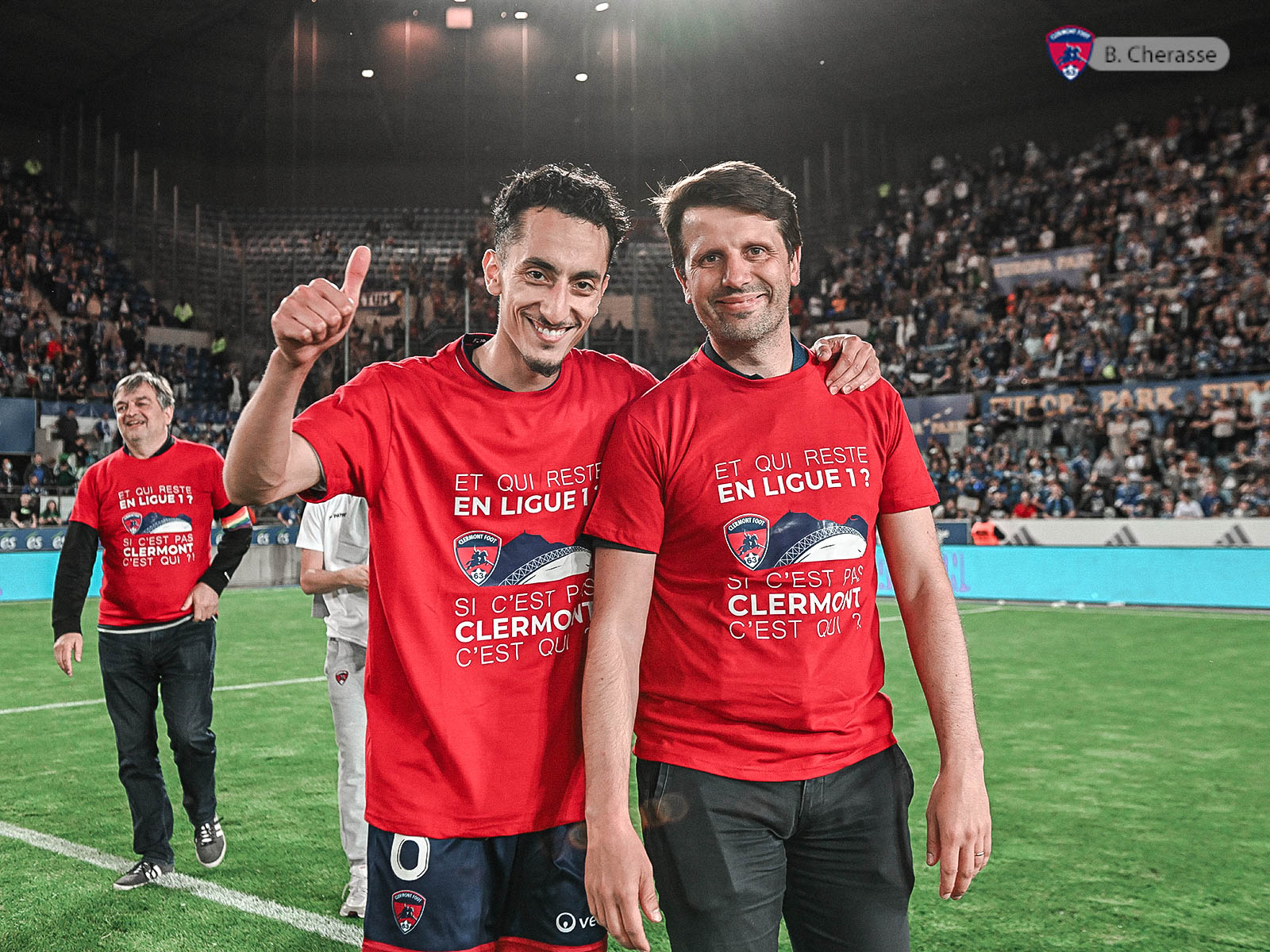 Clermont maintenu : la joie du groupe en images