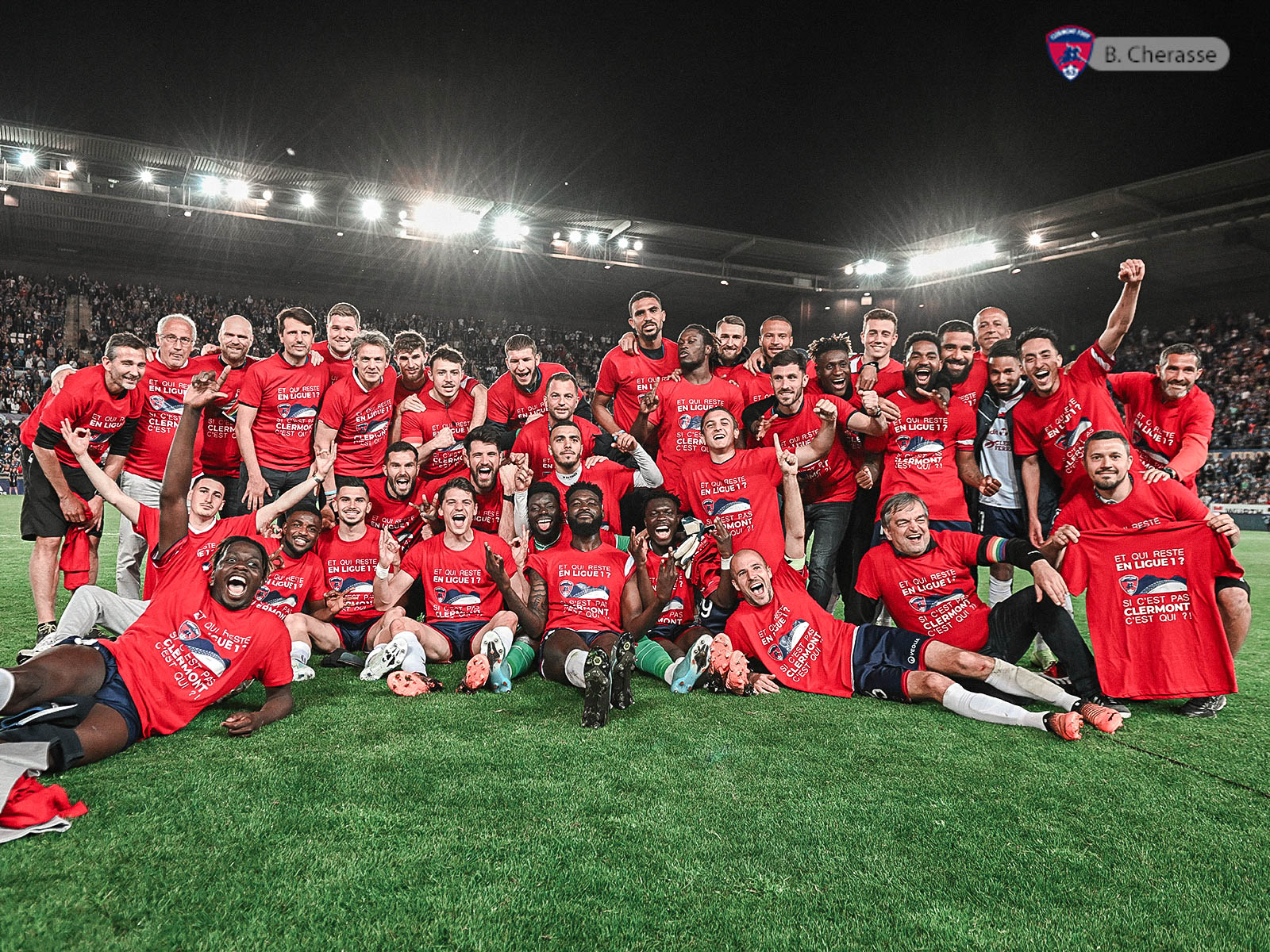 Clermont maintenu : la joie du groupe en images