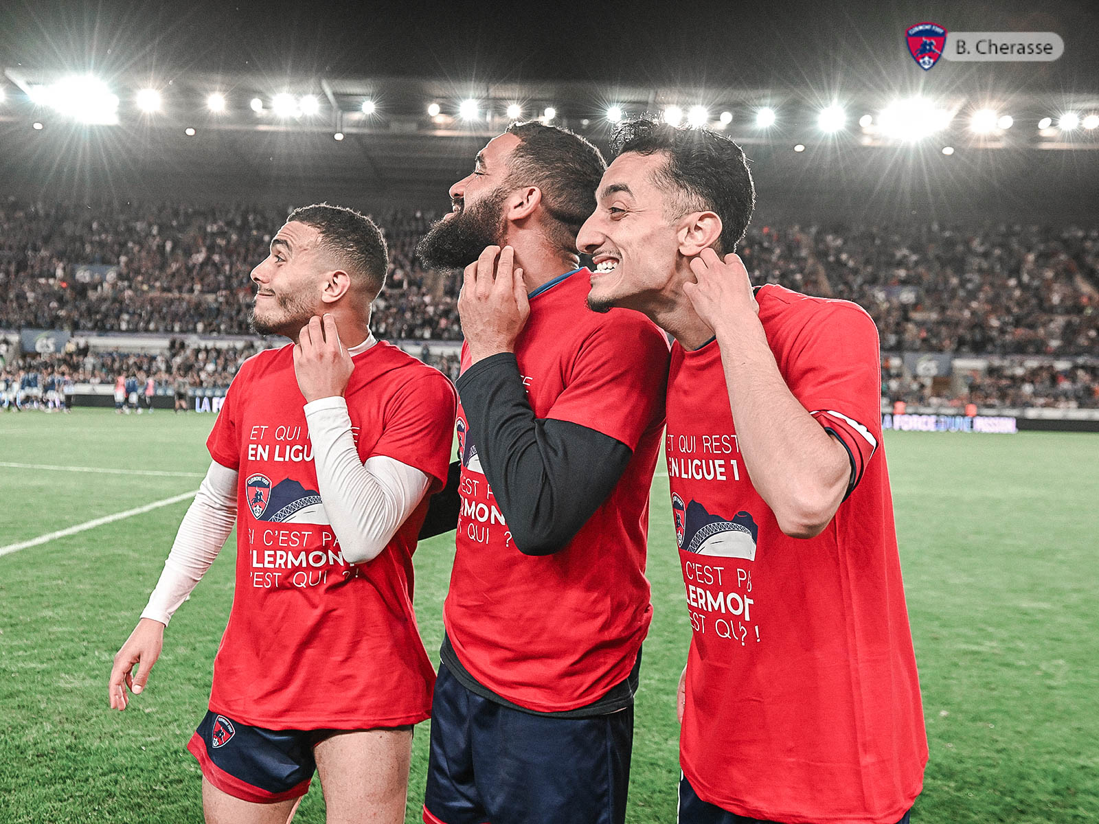 Clermont maintenu : la joie du groupe en images