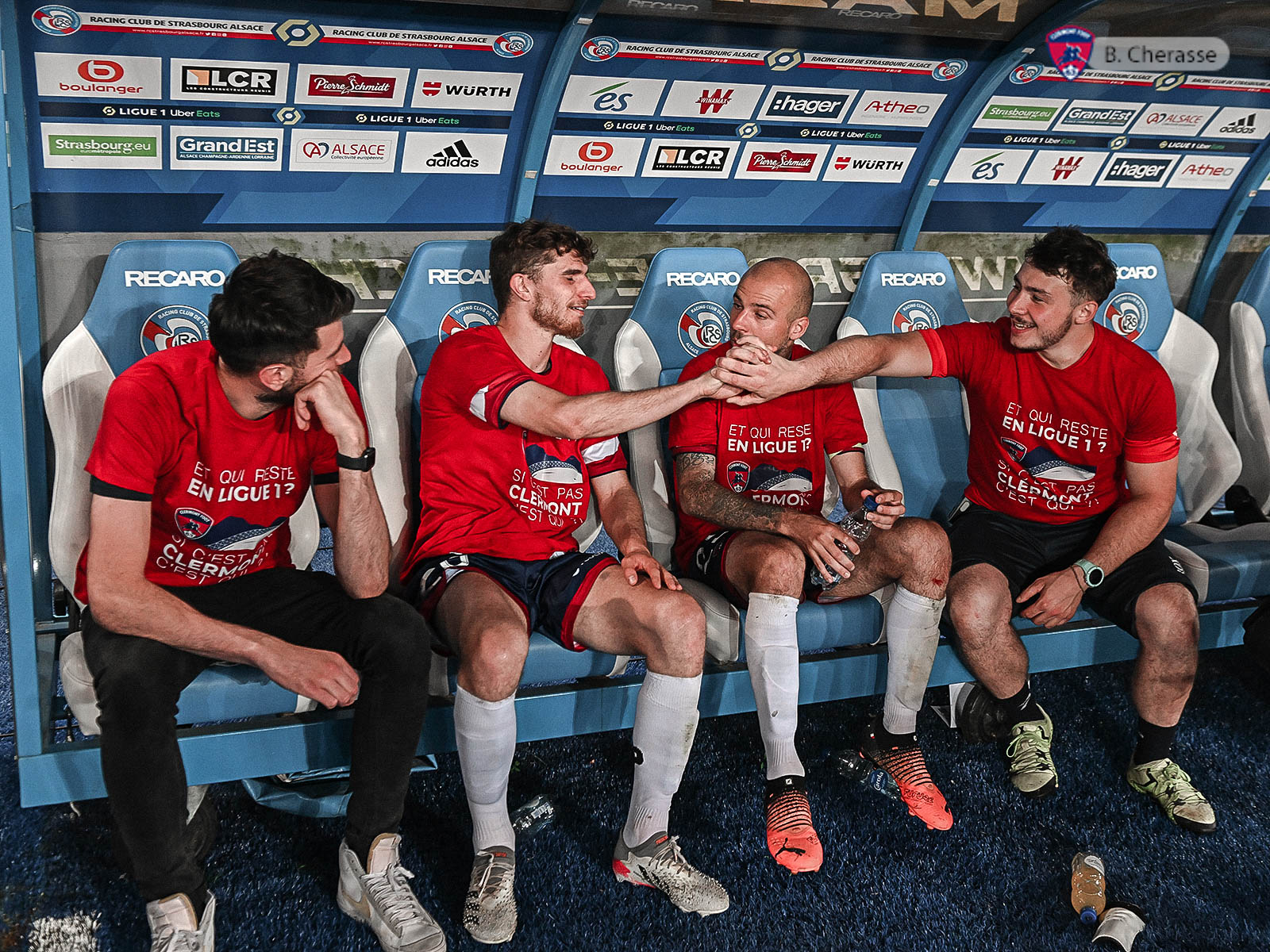 Clermont maintenu : la joie du groupe en images