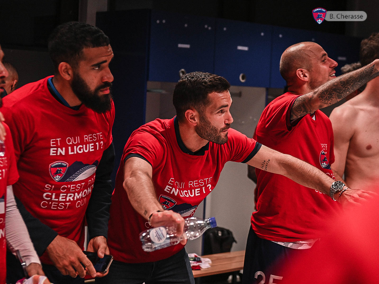 Clermont maintenu : la joie du groupe en images