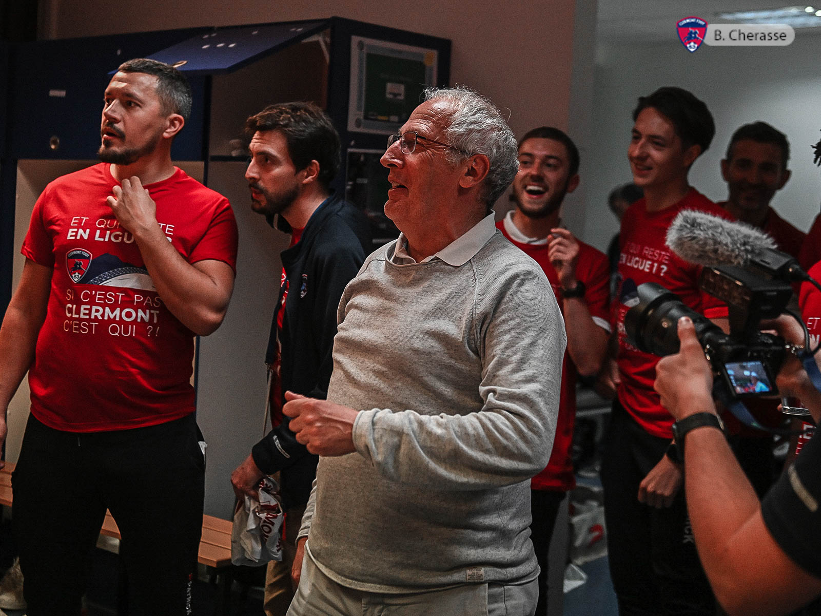 Clermont maintenu : la joie du groupe en images