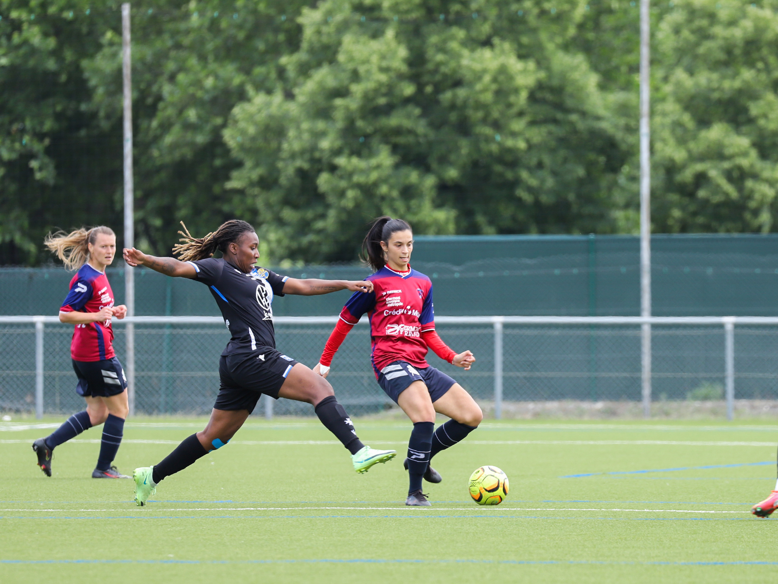 Courte avance pour les Féminines (1-0)