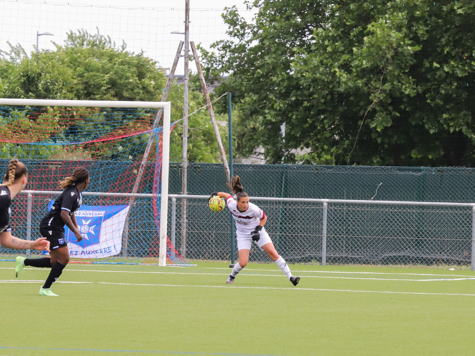 Courte avance pour les Féminines (1-0)