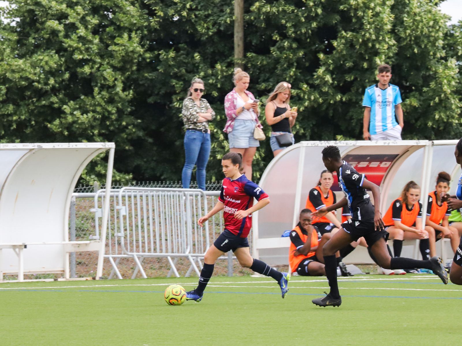 Courte avance pour les Féminines (1-0)