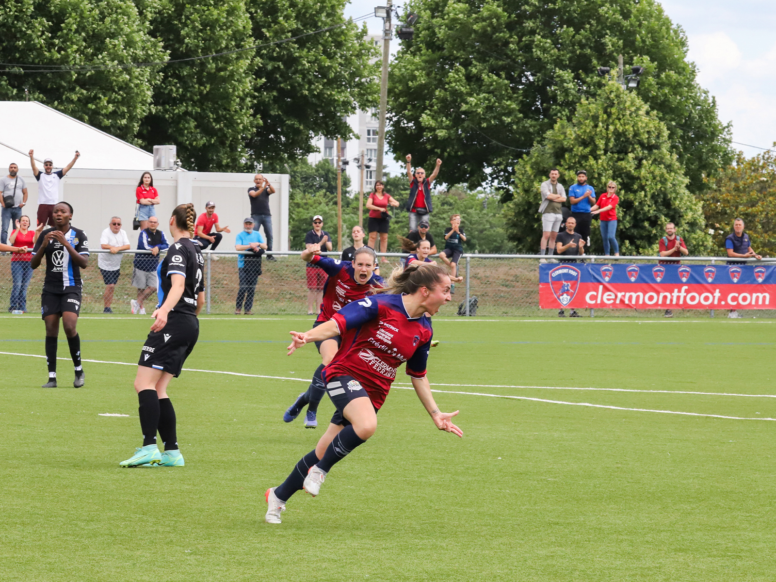 Courte avance pour les Féminines (1-0)
