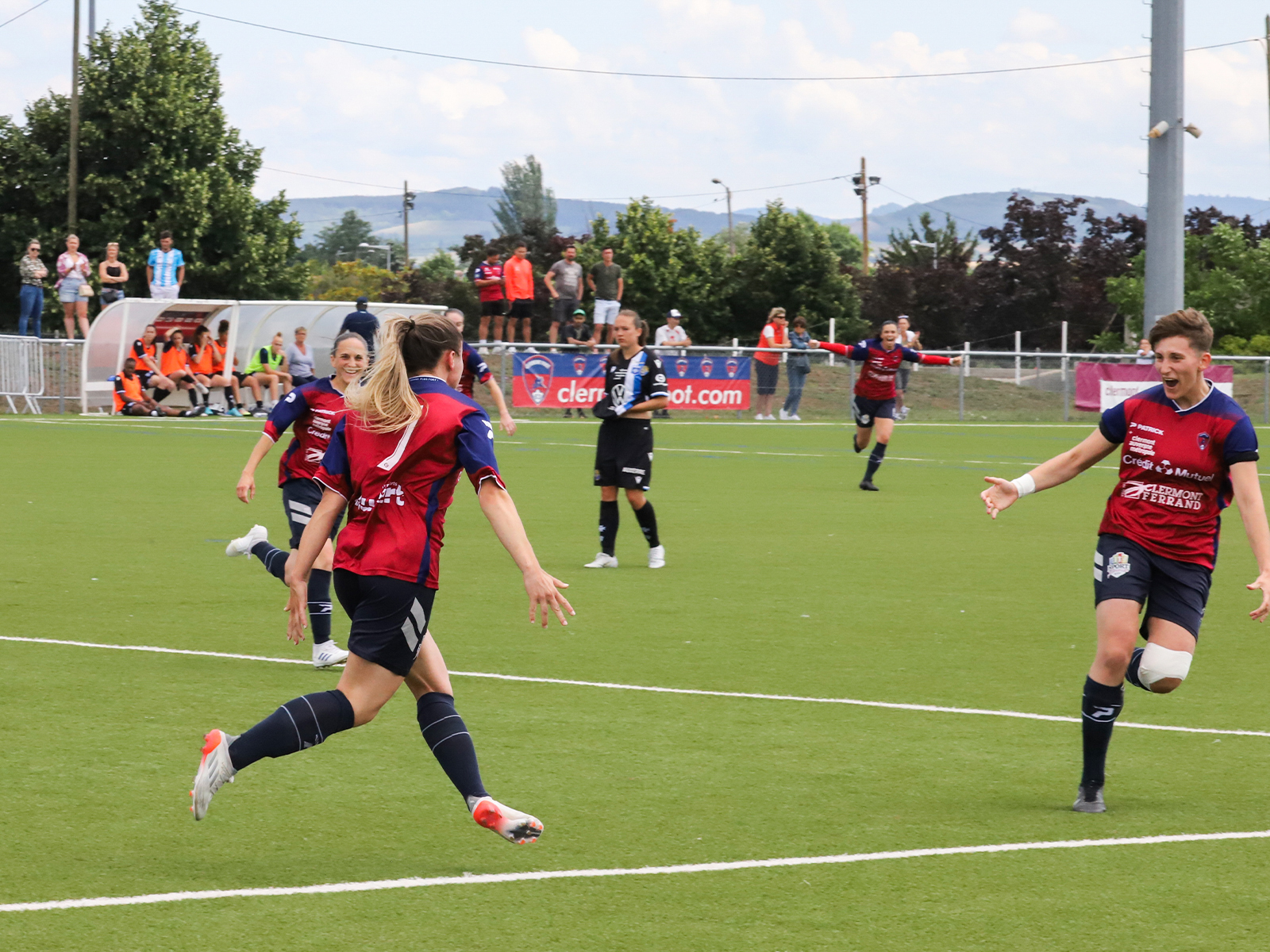 Courte avance pour les Féminines (1-0)