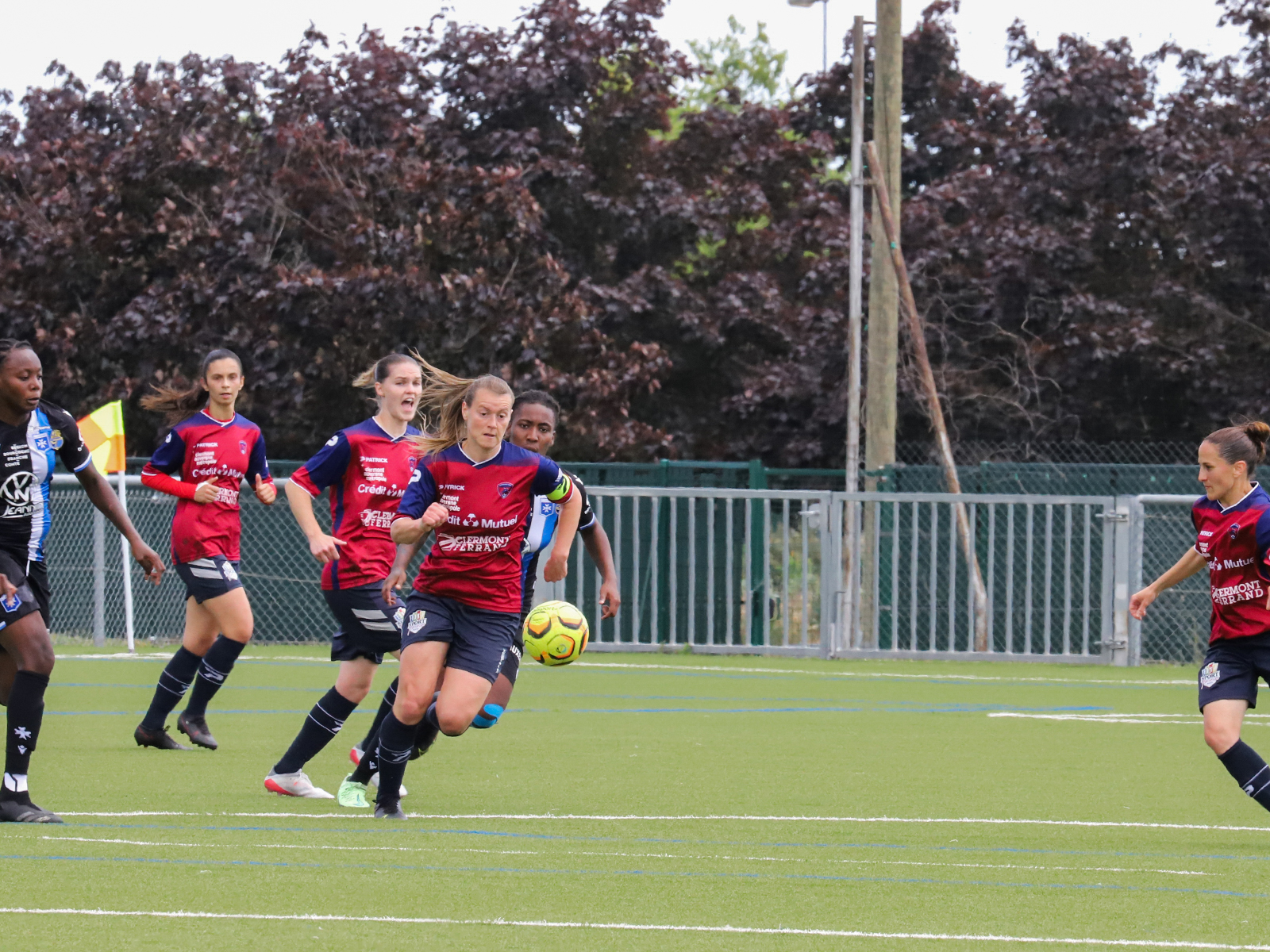Courte avance pour les Féminines (1-0)