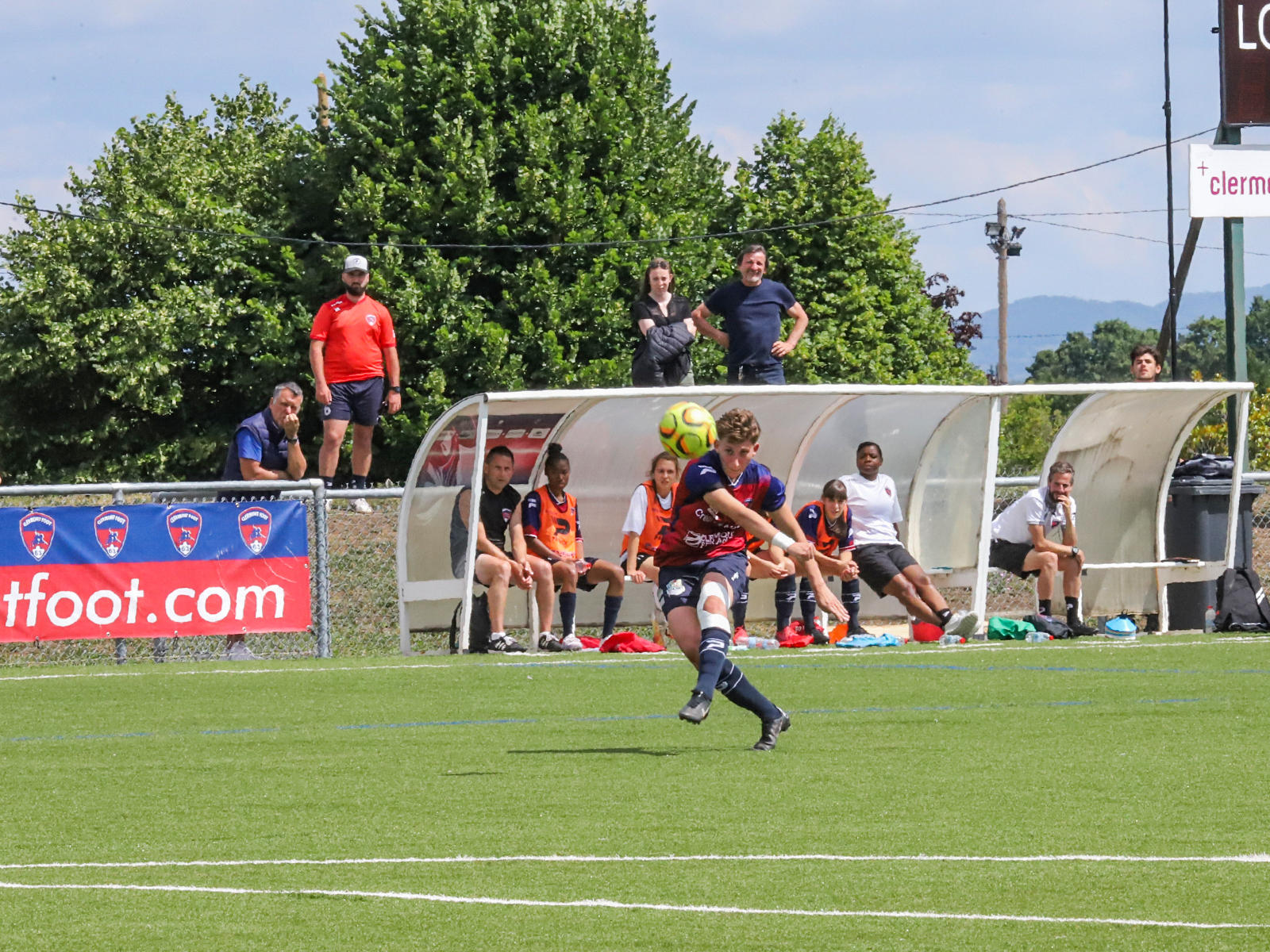 Courte avance pour les Féminines (1-0)