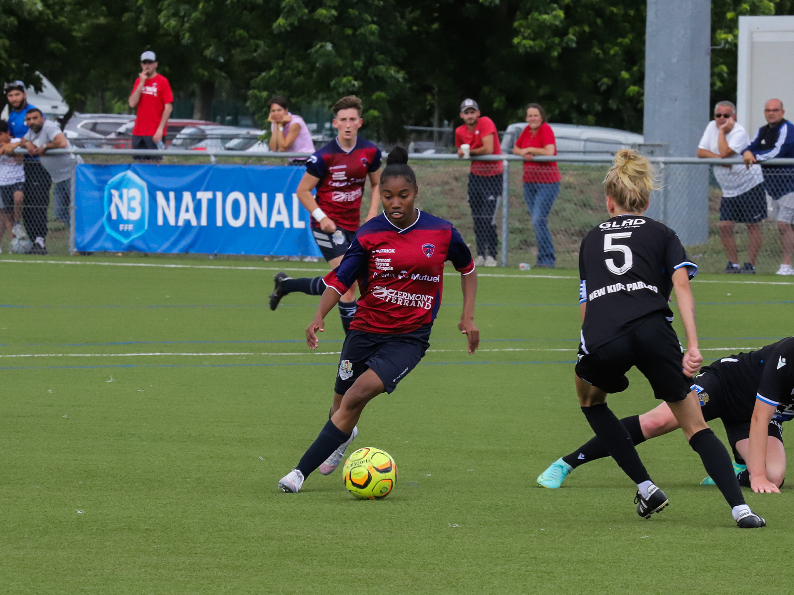 Courte avance pour les Féminines (1-0)