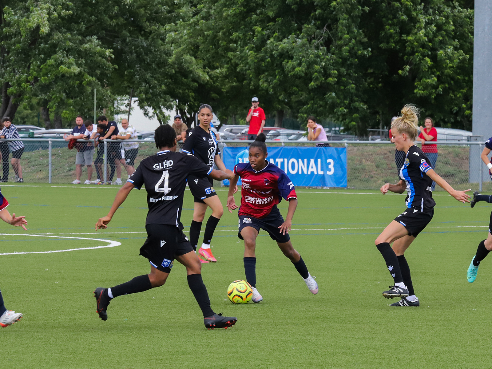 Courte avance pour les Féminines (1-0)