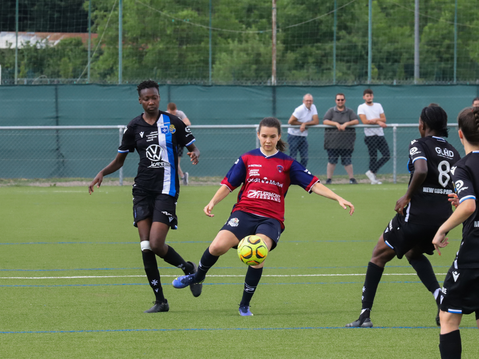 Courte avance pour les Féminines (1-0)
