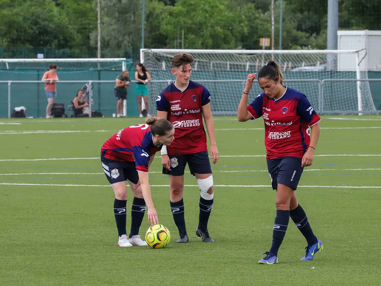 Courte avance pour les Féminines (1-0)